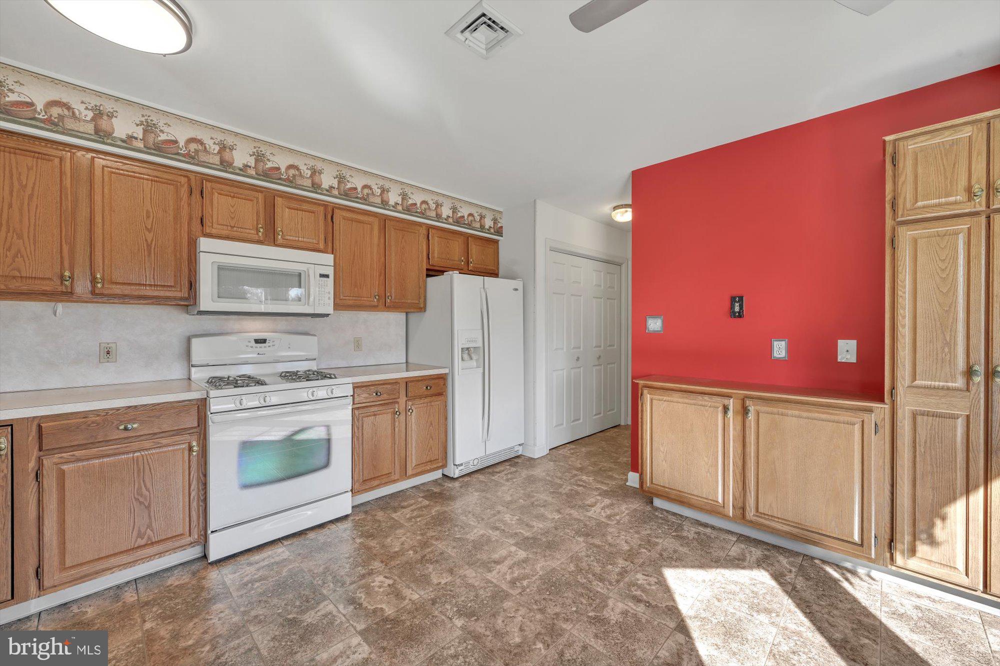 WOODS EDGE - Residential