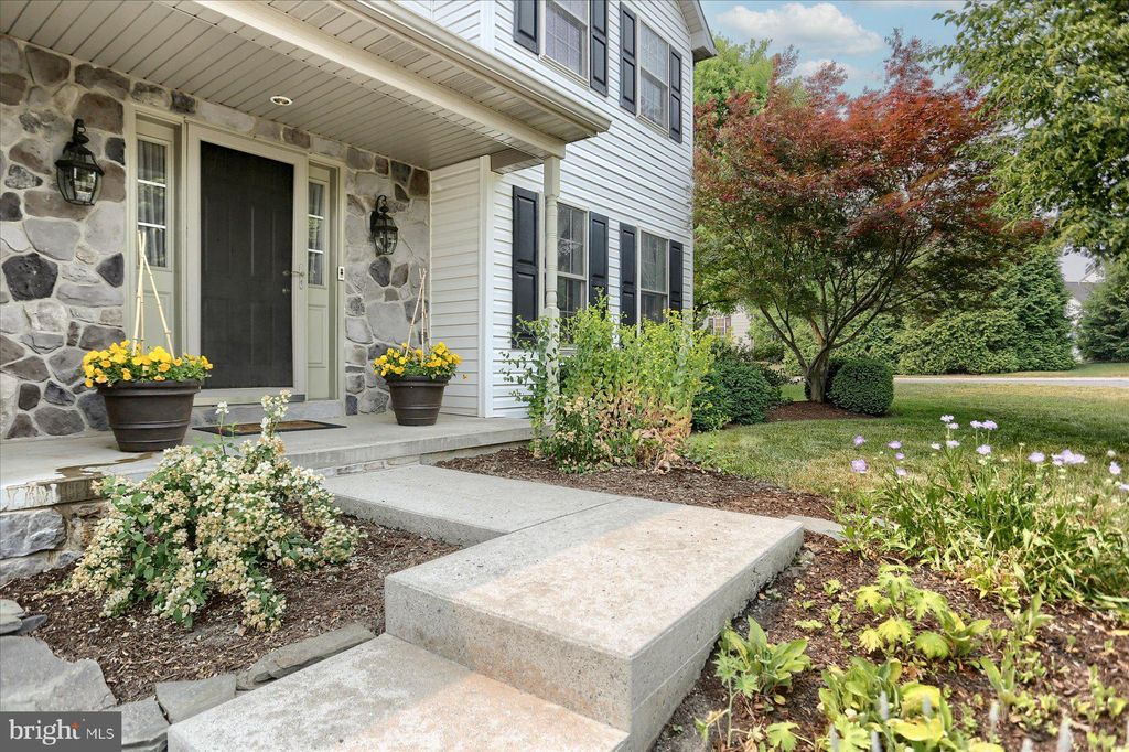 Photo of 5 RANDOLPH DR, ELIZABETHTOWN, PA 17022 (MLS # PALA2036208)