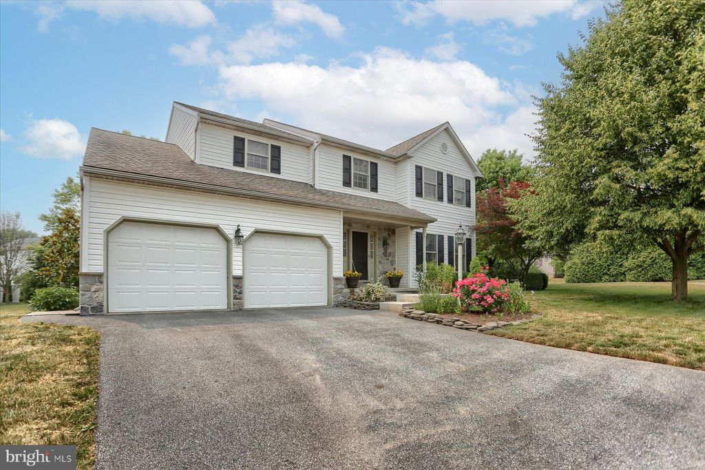 Photo of 5 RANDOLPH DR, ELIZABETHTOWN, PA 17022 (MLS # PALA2036208)