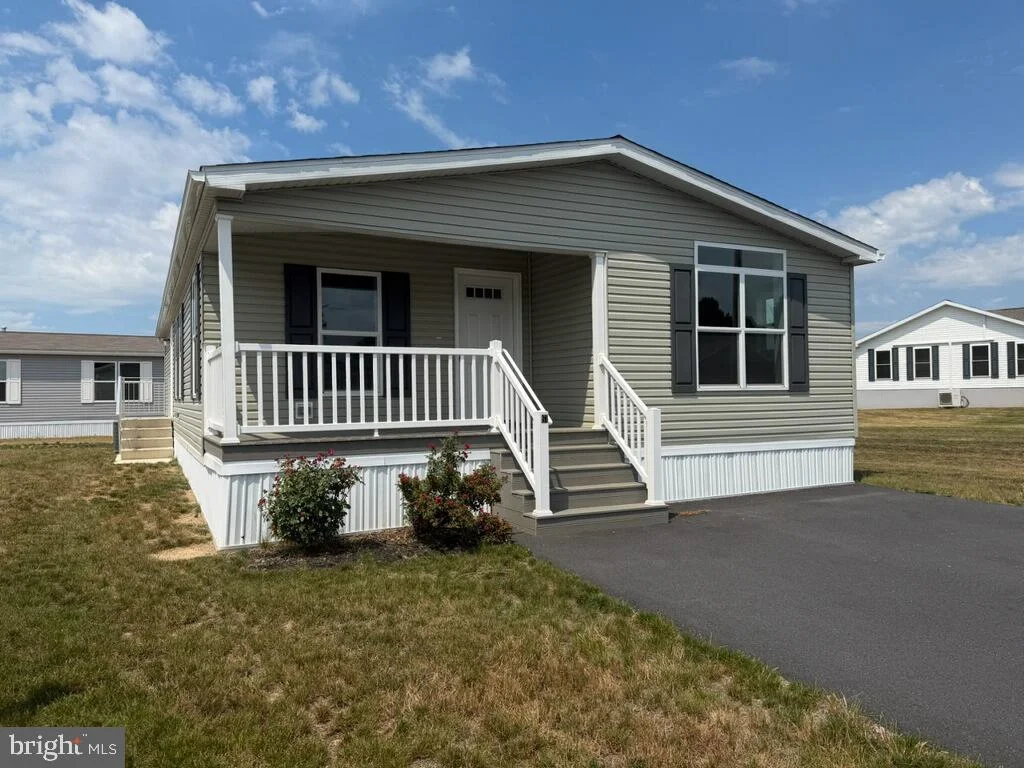 61 Evergreen Aly