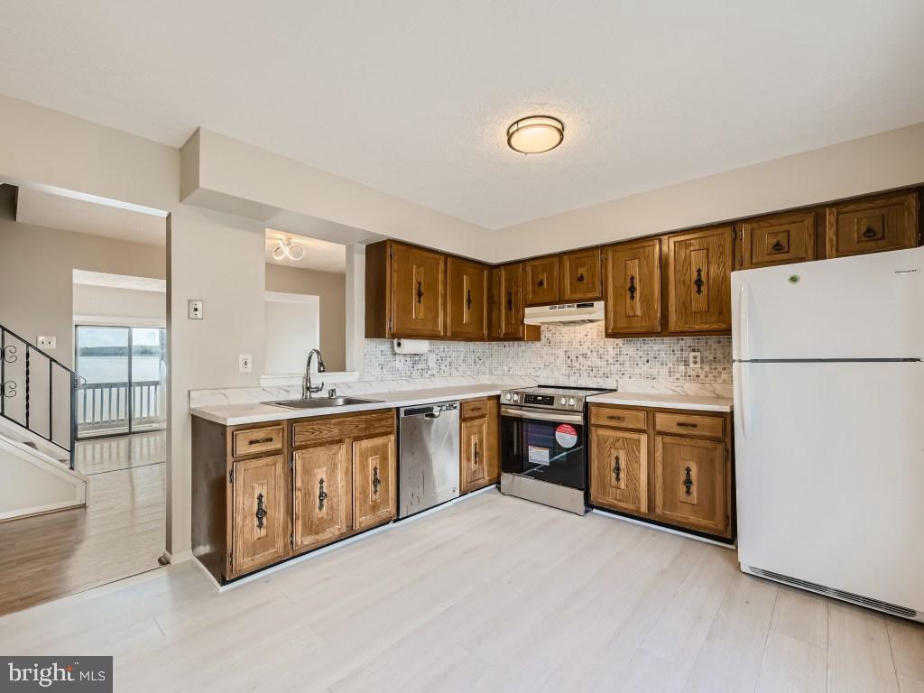 VILLA CAPRI - Residential Lease