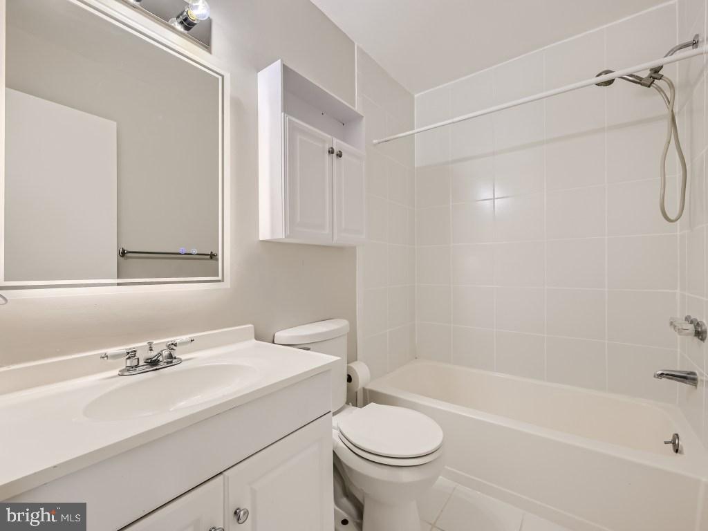 VILLA CAPRI - Residential Lease