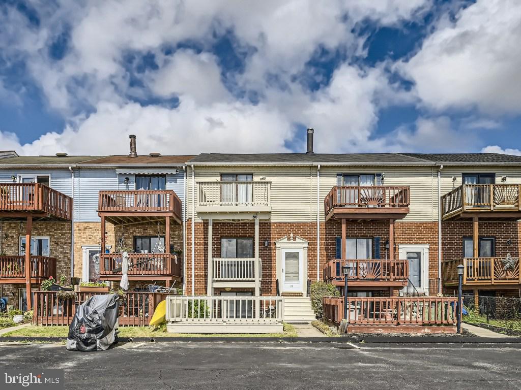 VILLA CAPRI - Residential Lease