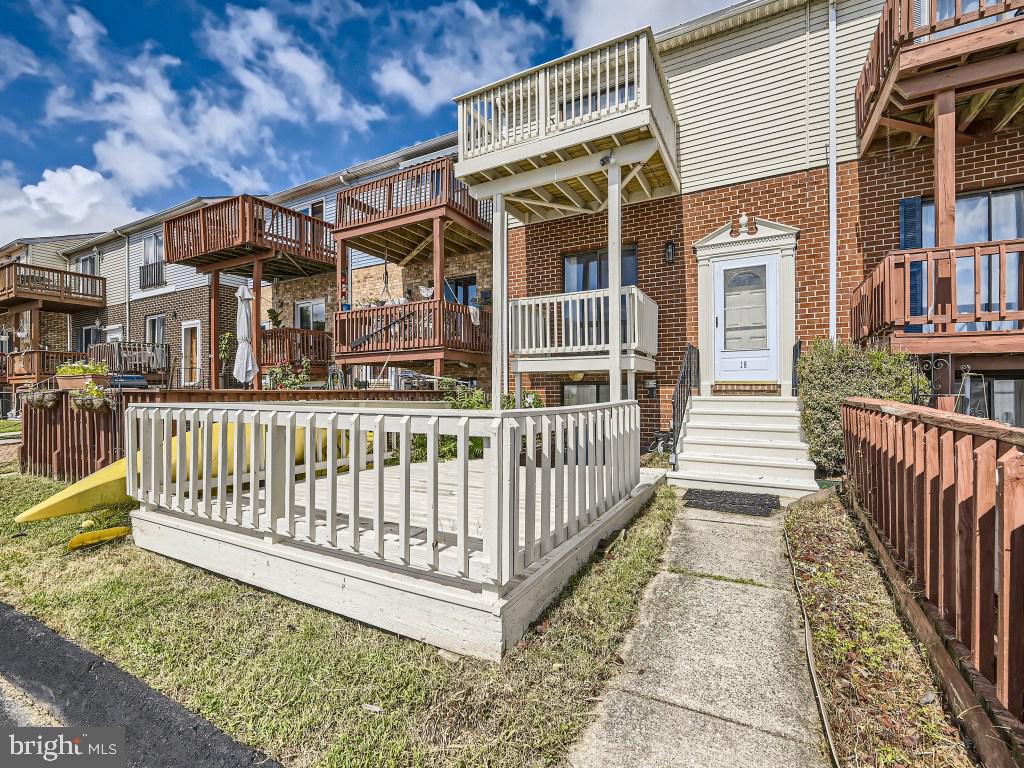 VILLA CAPRI - Residential Lease