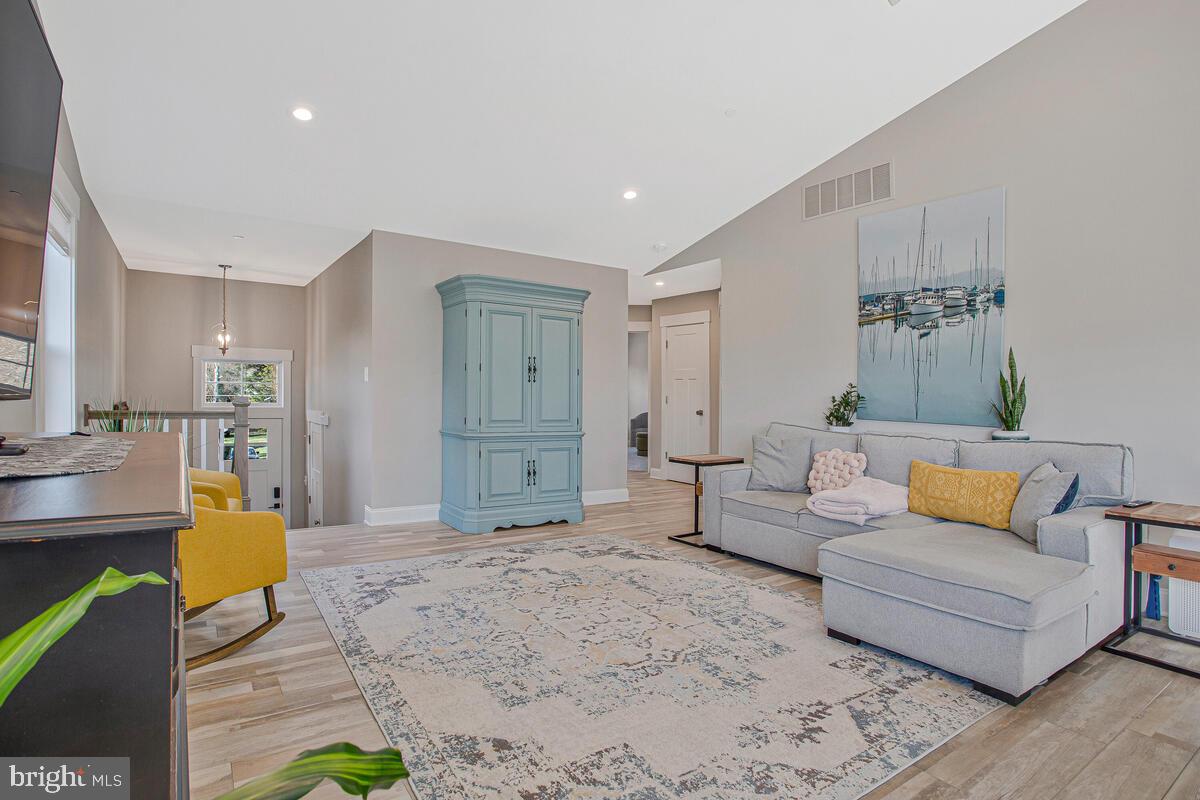 SELBY ON THE BAY - Residential