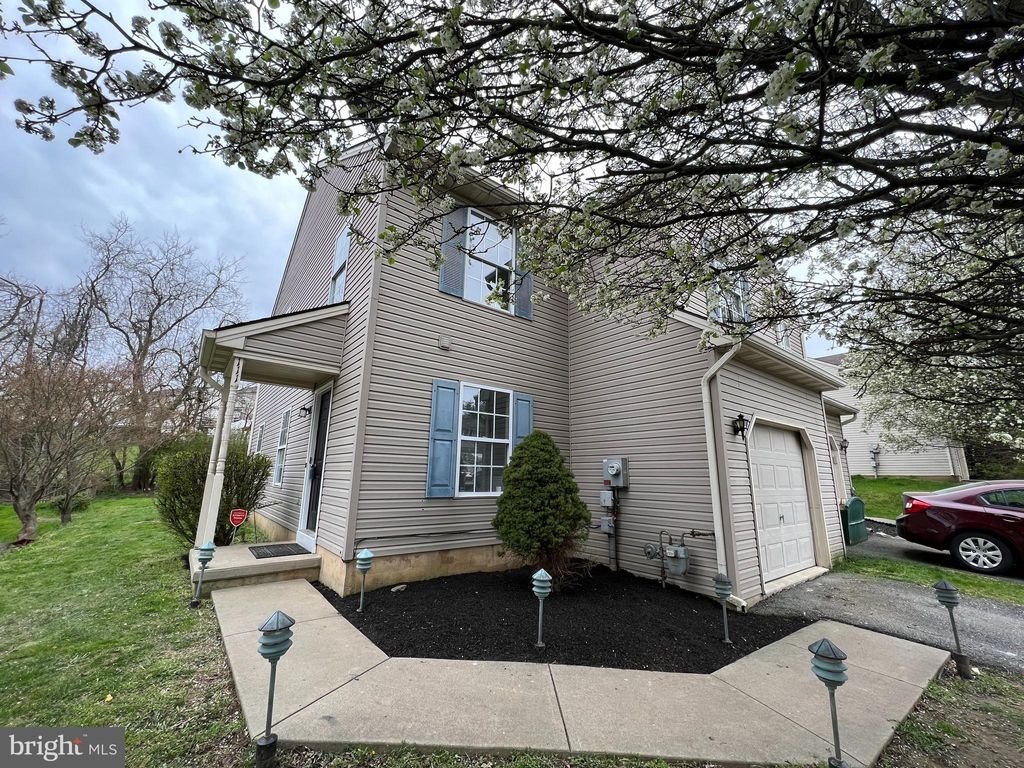 Photo of 111 ELMSHIRE DR, LANCASTER, PA 17603 (MLS # PALA2032490)