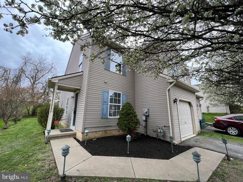 Photo of 111 ELMSHIRE DR, LANCASTER, PA 17603 (MLS # PALA2032490)