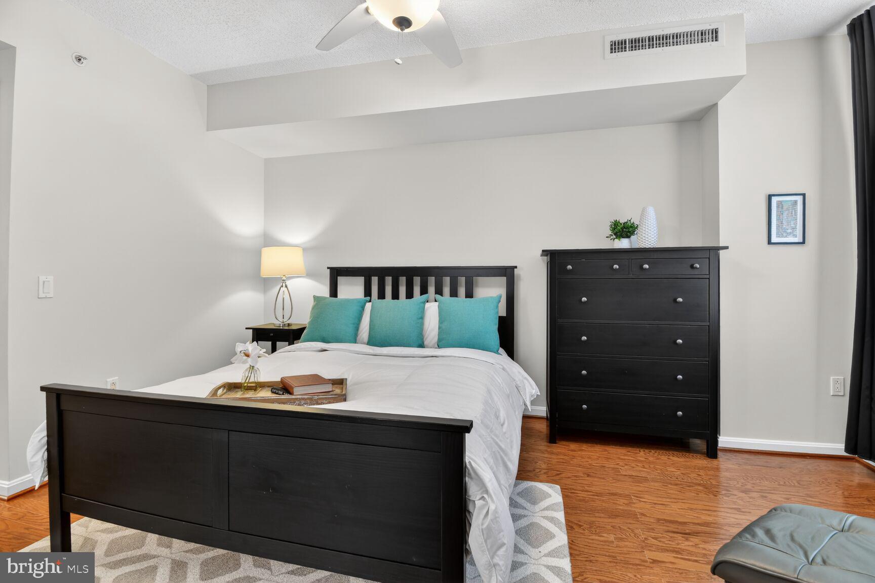 CRESCENT - Residential