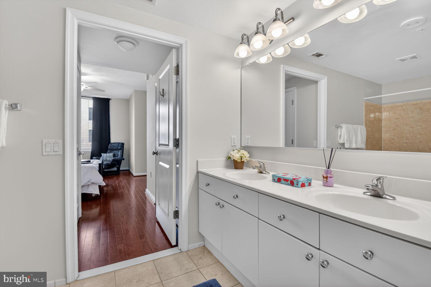 CRESCENT - Residential