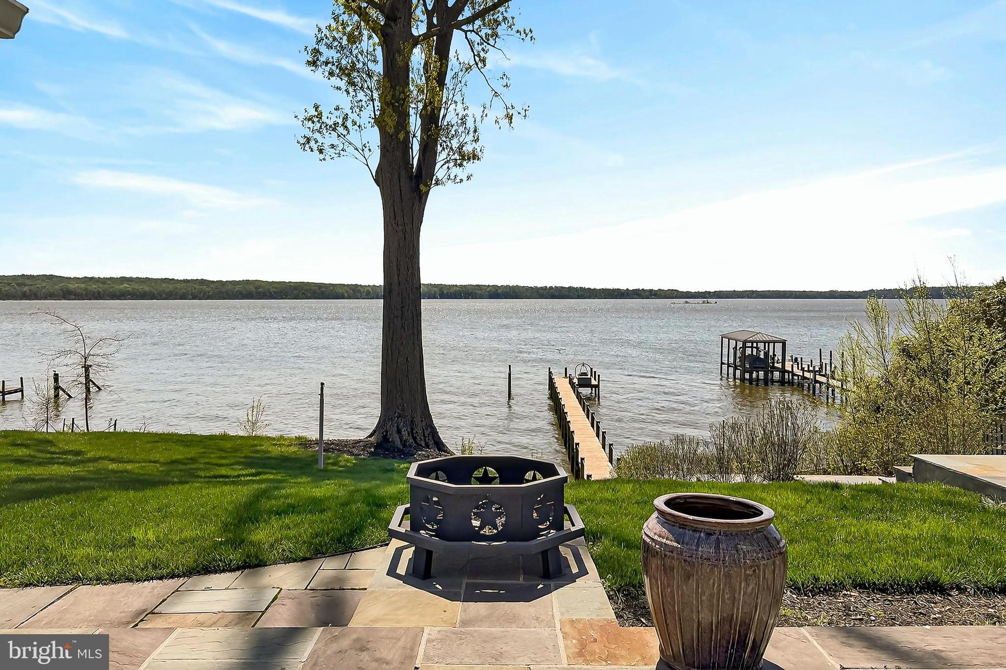 HALLOWING POINT RIVER ESTATES - Residential