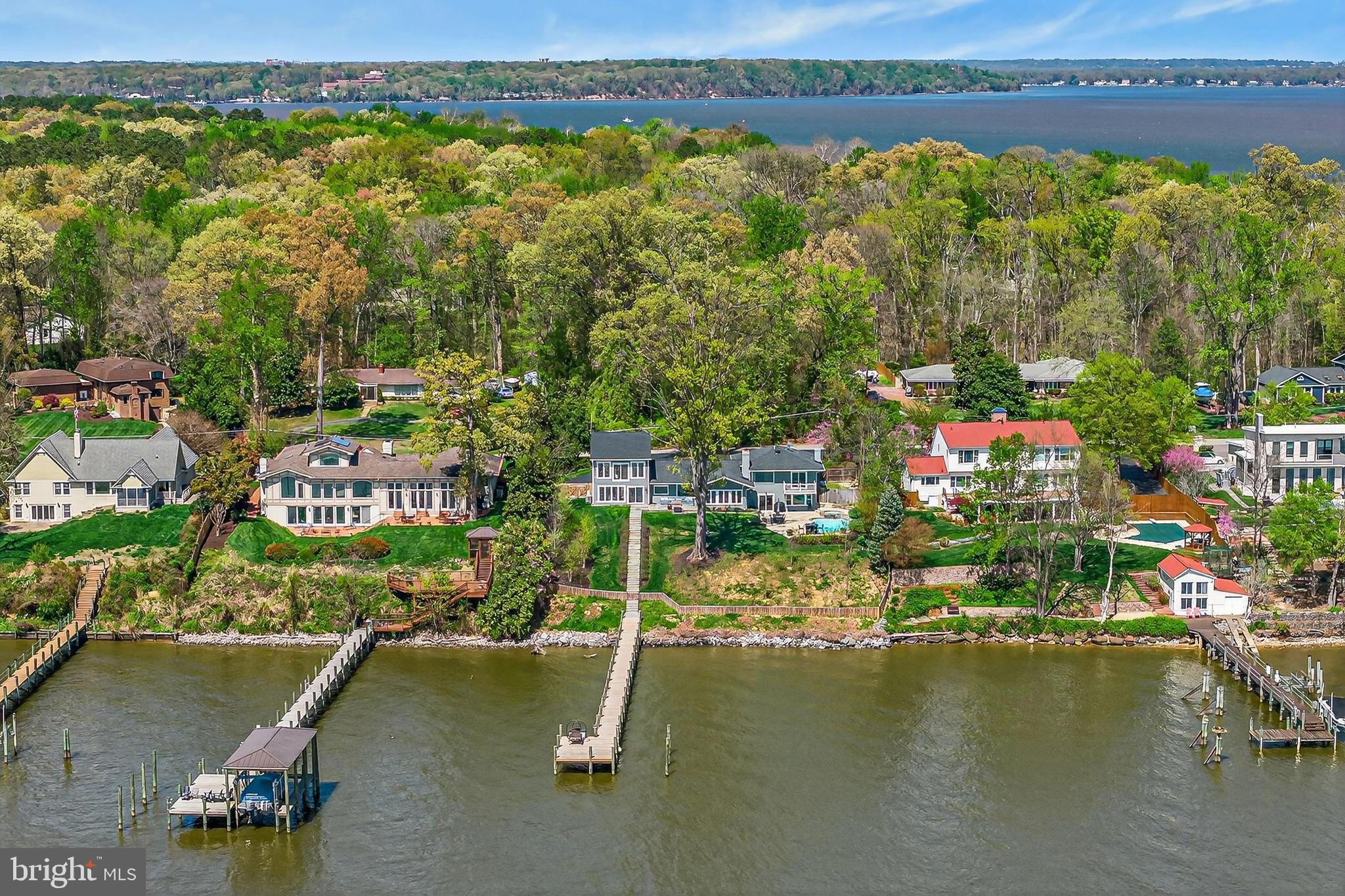 HALLOWING POINT RIVER ESTATES - Residential