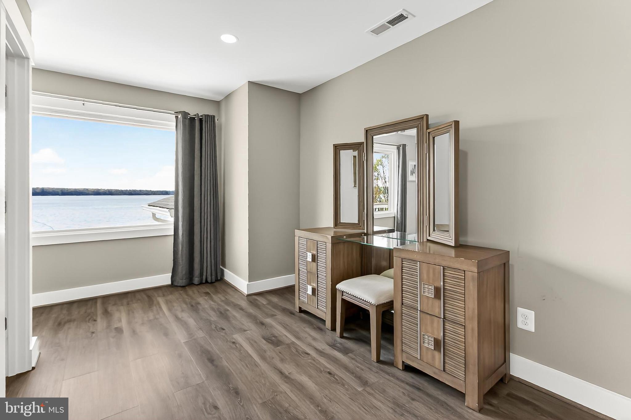 HALLOWING POINT RIVER ESTATES - Residential