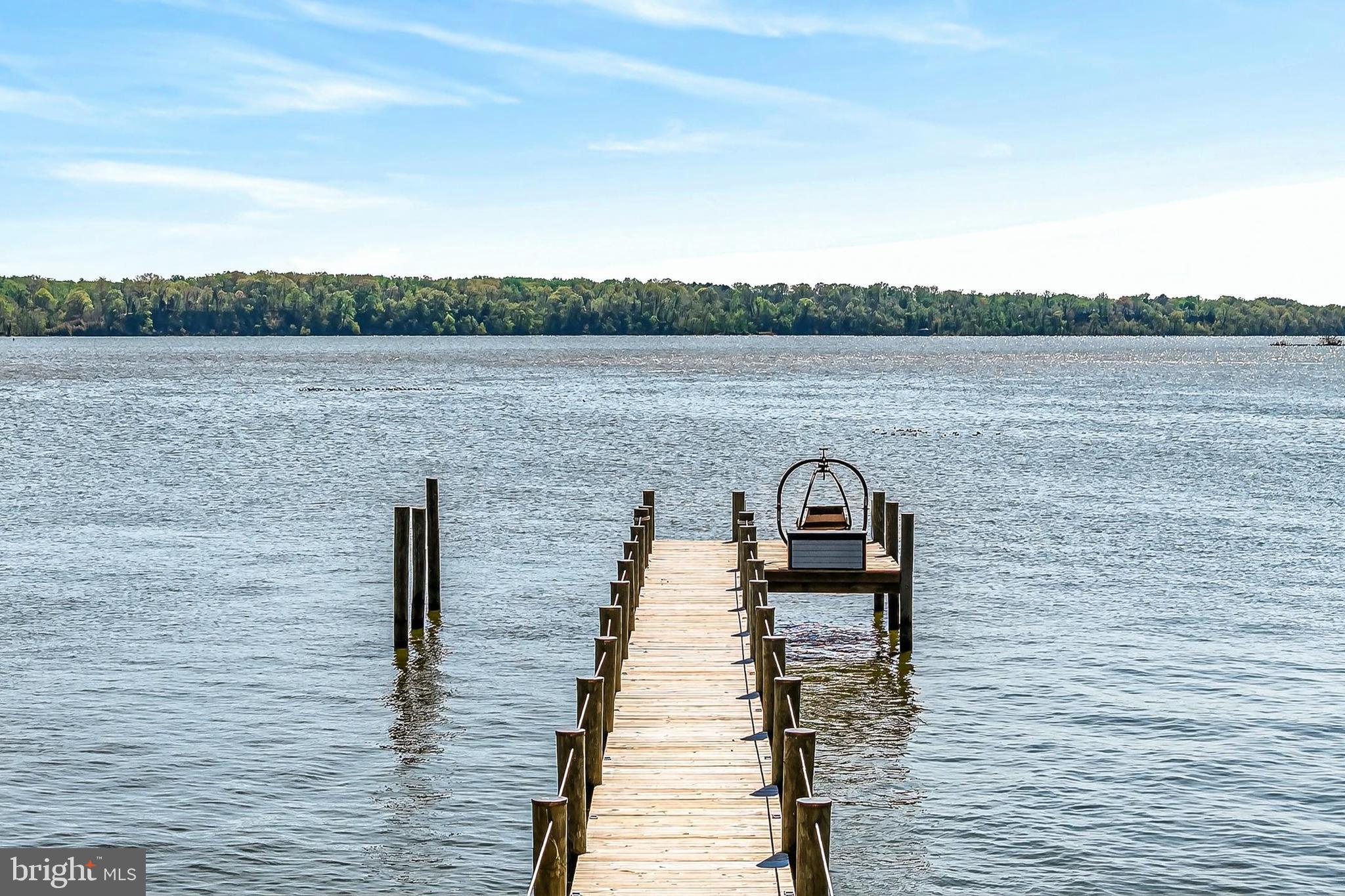 HALLOWING POINT RIVER ESTATES - Residential