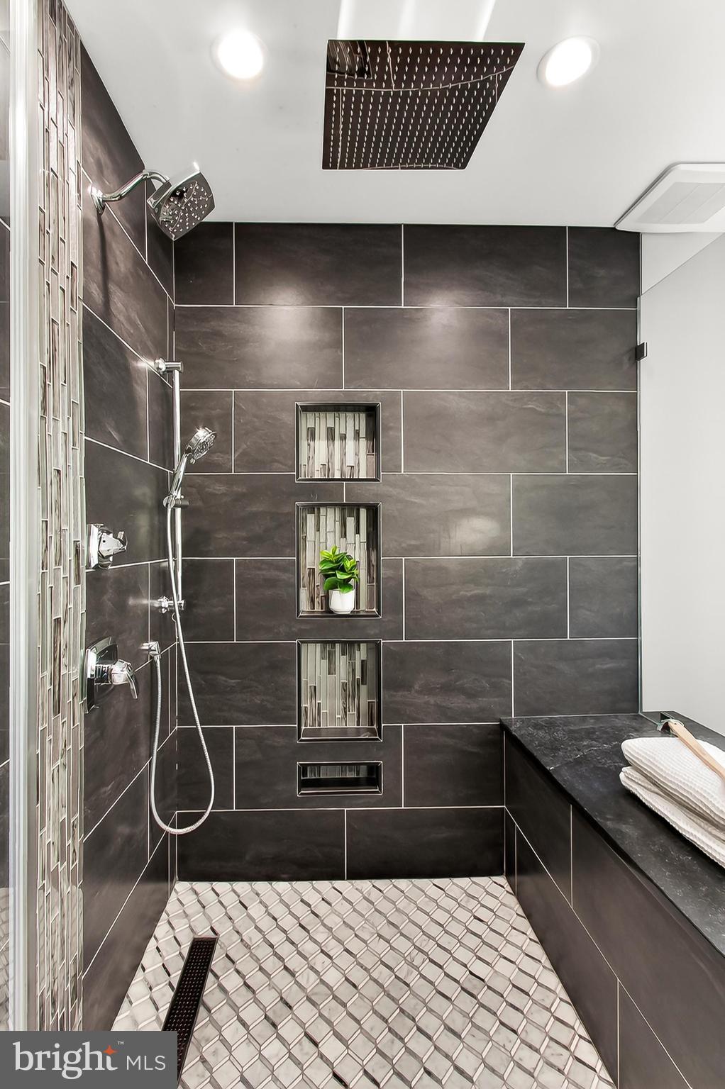 HALLOWING POINT RIVER ESTATES - Residential