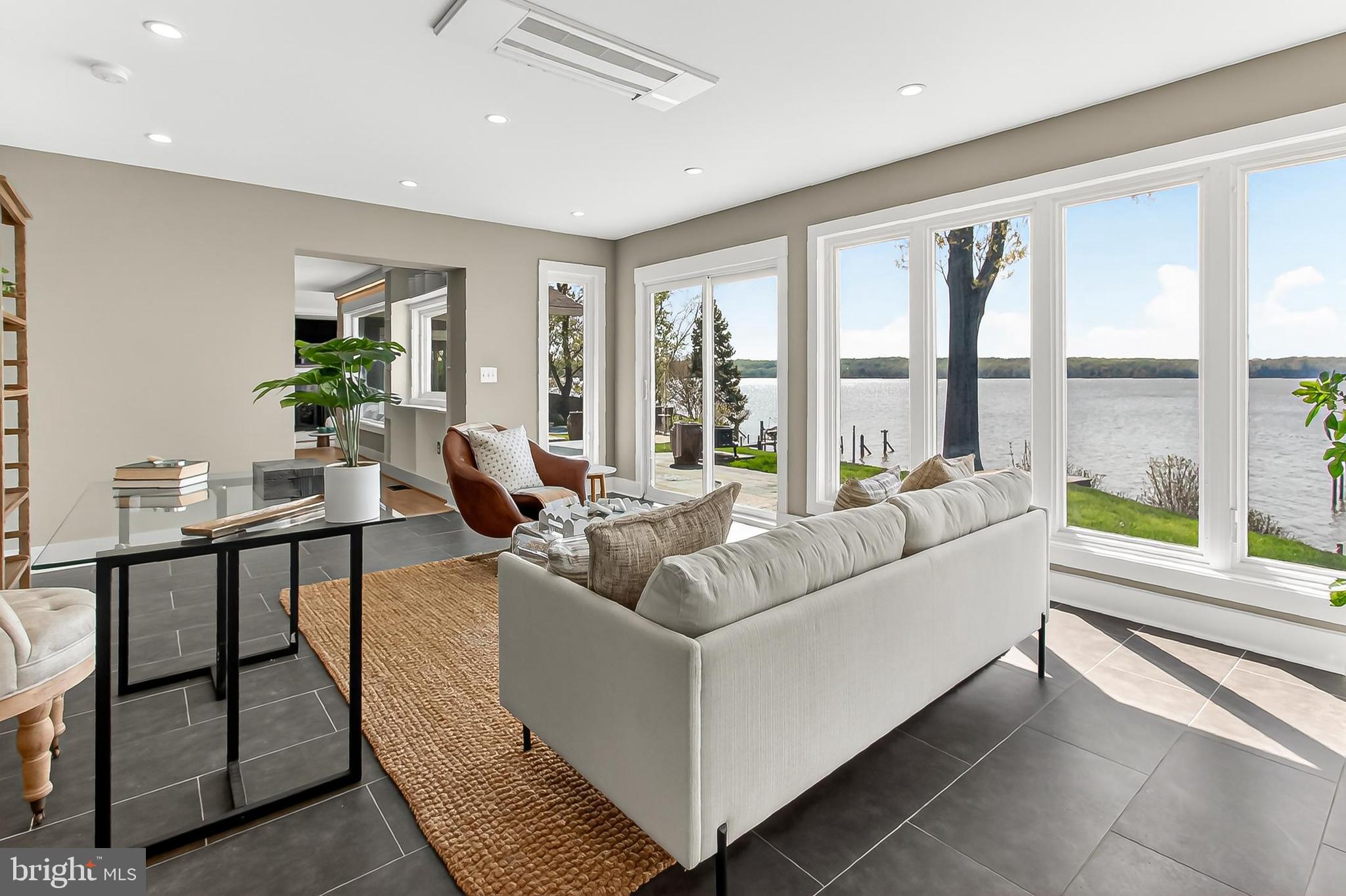 HALLOWING POINT RIVER ESTATES - Residential