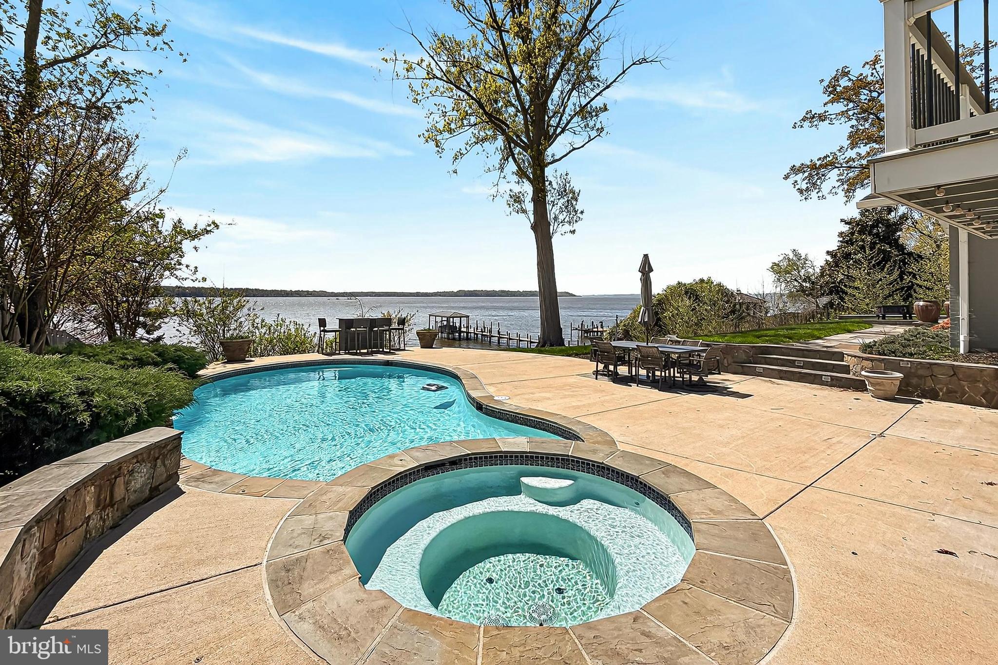 HALLOWING POINT RIVER ESTATES - Residential