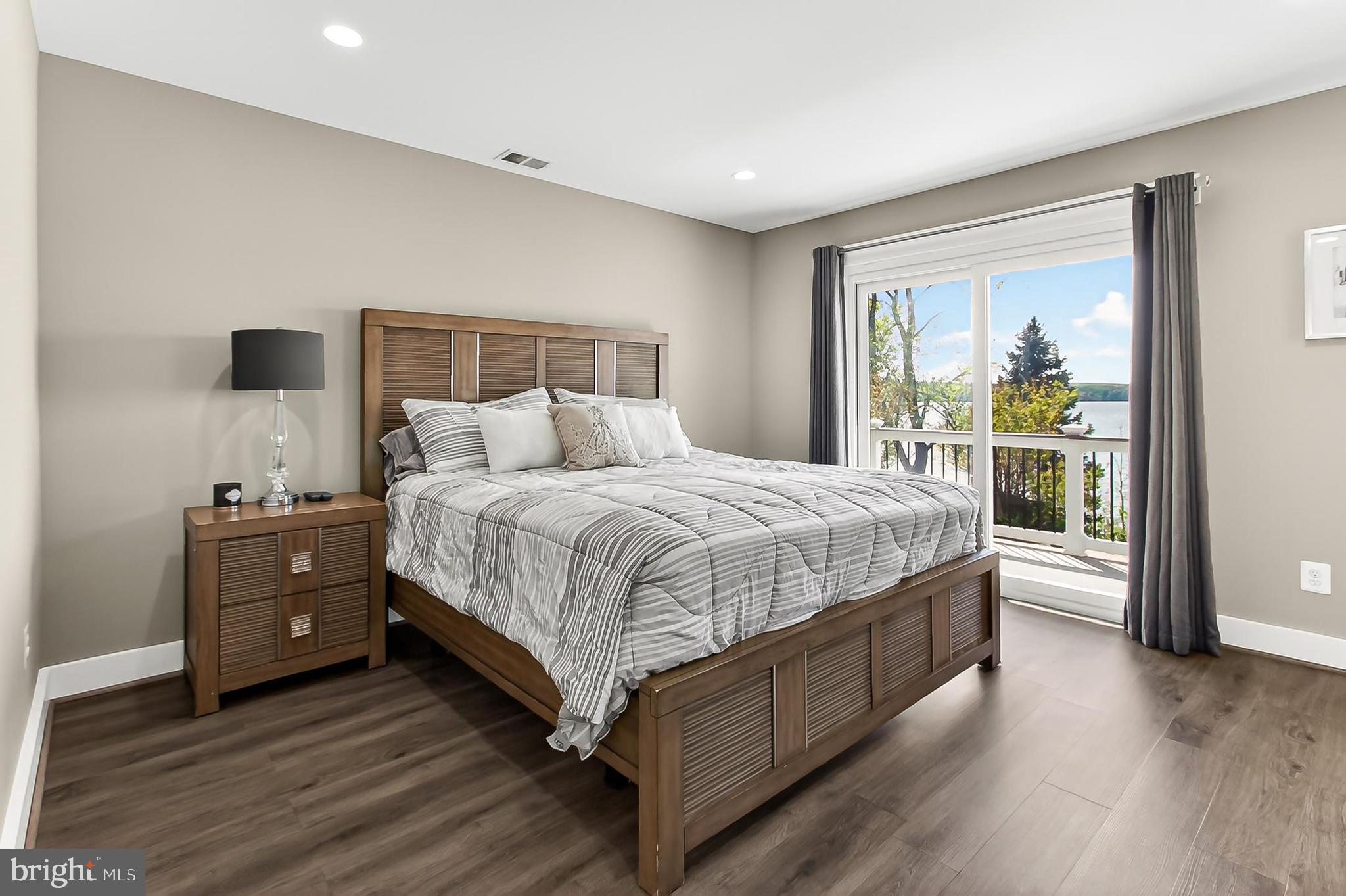 HALLOWING POINT RIVER ESTATES - Residential