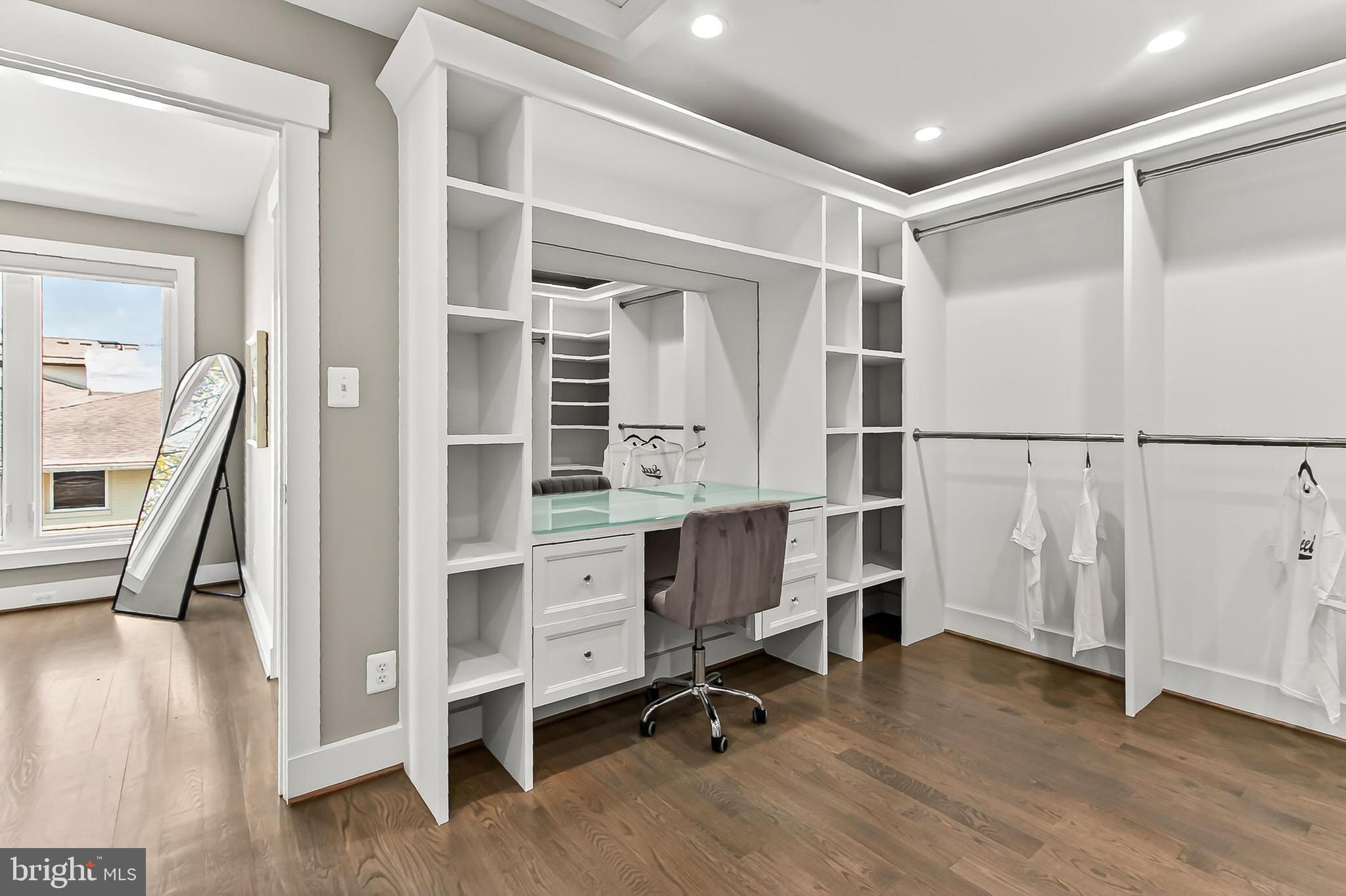 HALLOWING POINT RIVER ESTATES - Residential