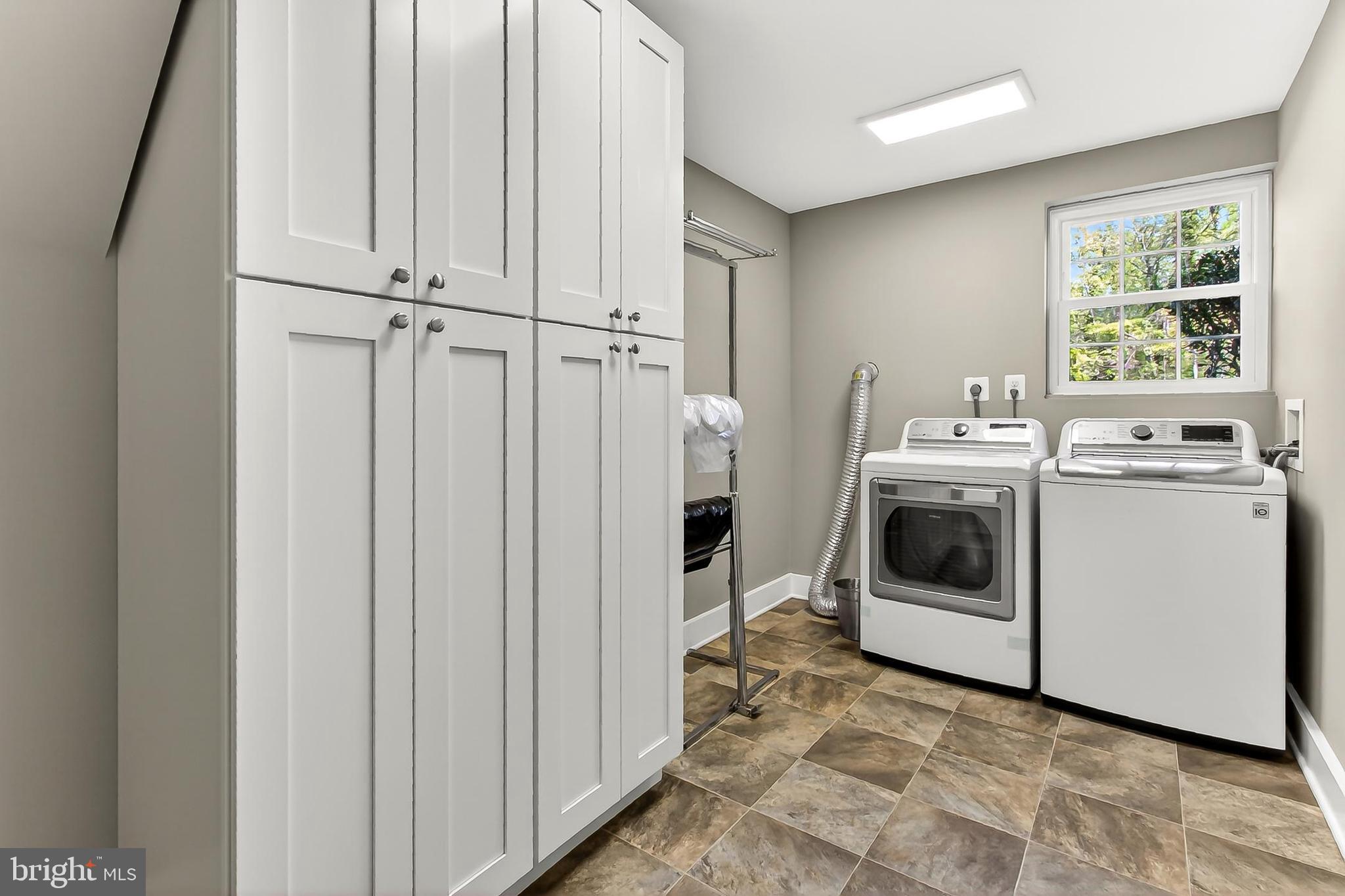 HALLOWING POINT RIVER ESTATES - Residential