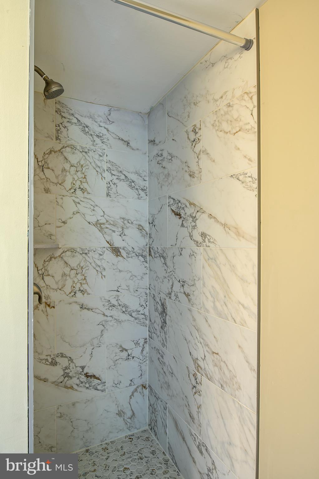 TREOVER CONDOMINIUM - Residential Lease