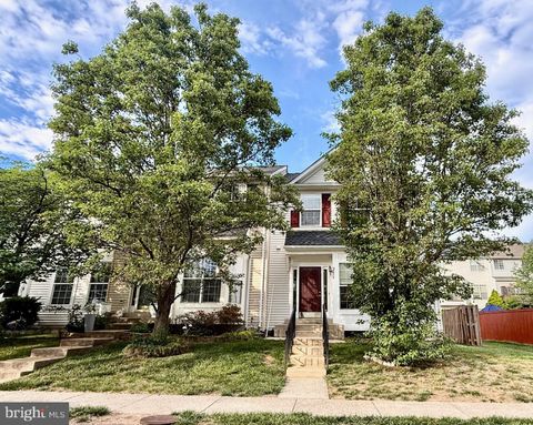 Photo of 2475 Wheat Meadow Circle, HERNDON, VA 20171 (MLS # VAFX2314170)
