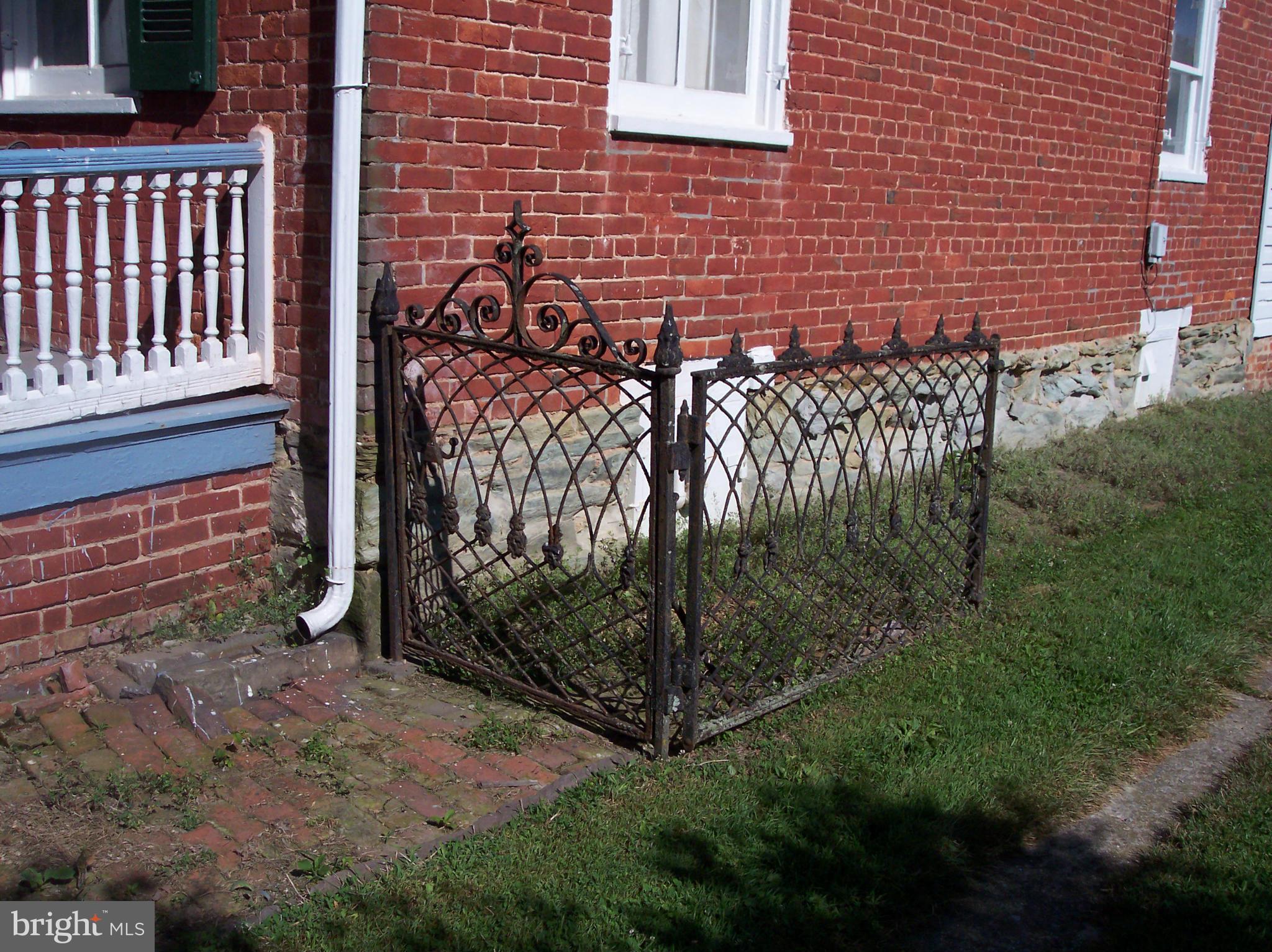 UNIONTOWN - Residential