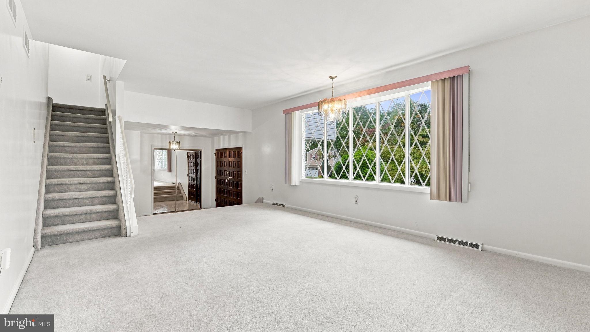 1351 CLOVER LANE