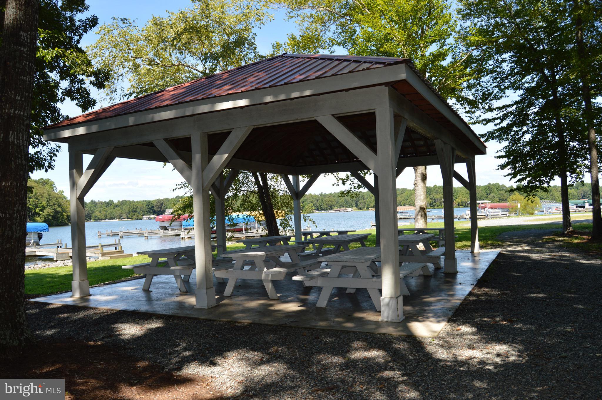 CUCKOO'S NEST - Land