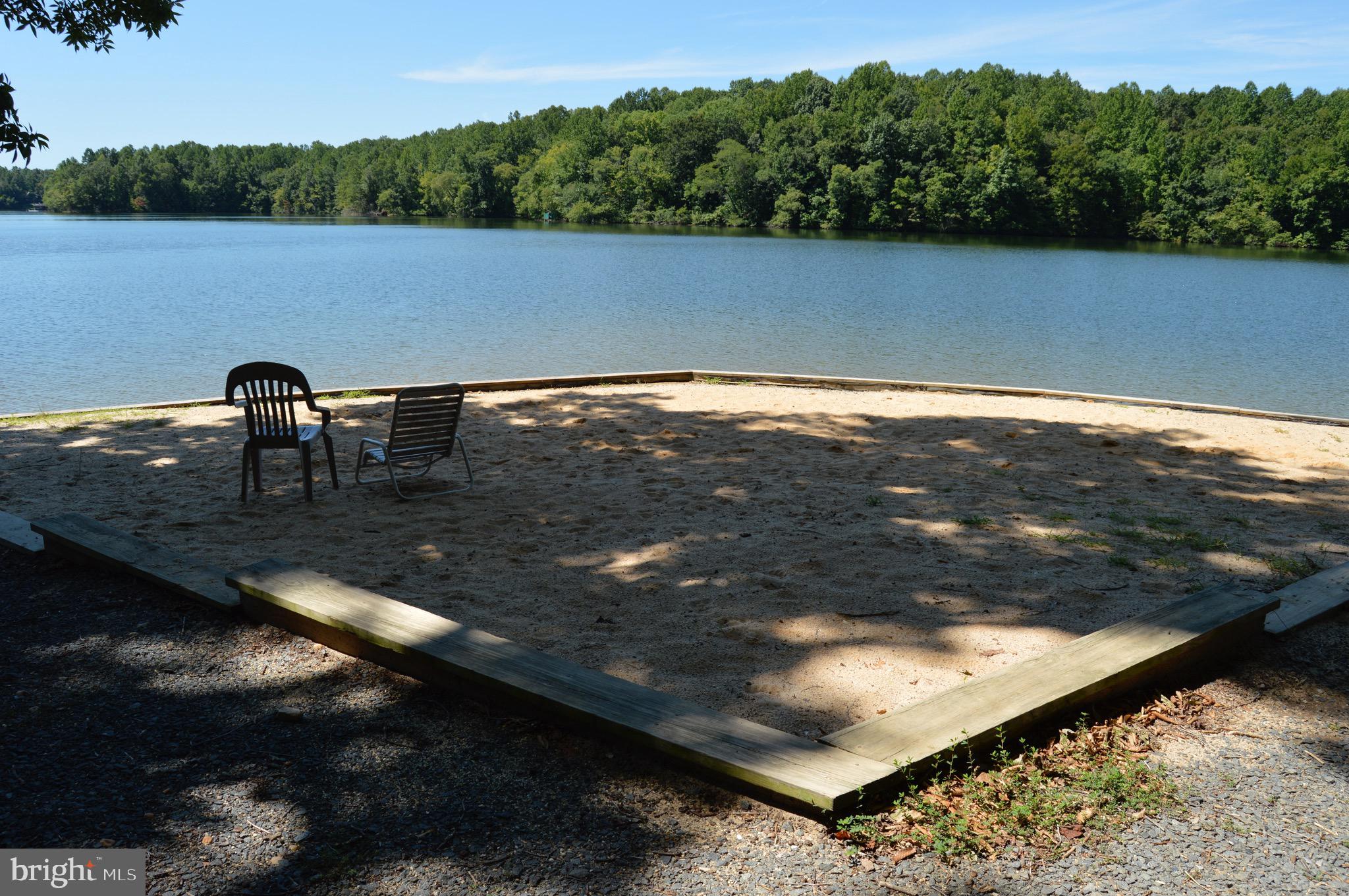 CUCKOO'S NEST - Land