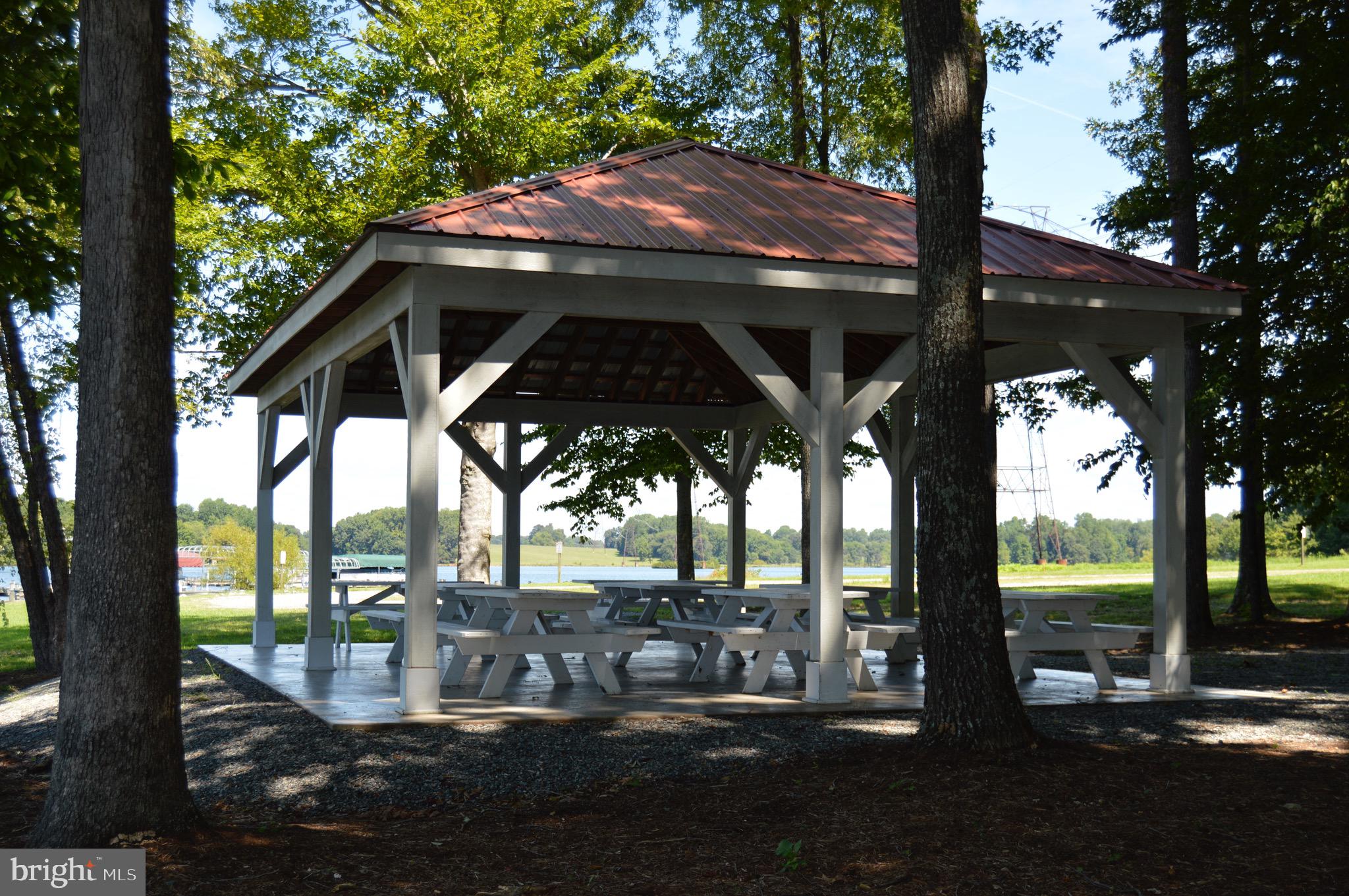 CUCKOO'S NEST - Land