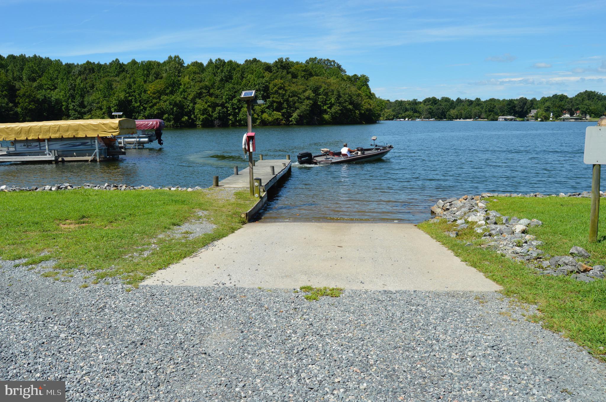 CUCKOO'S NEST - Land