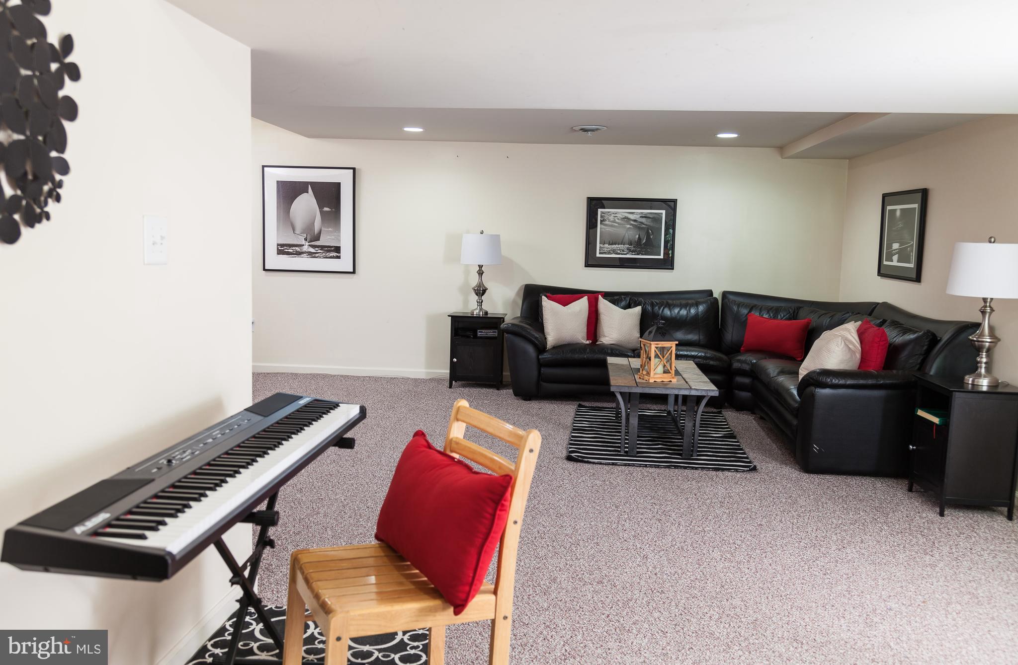 SCHOOLERS POND - Residential