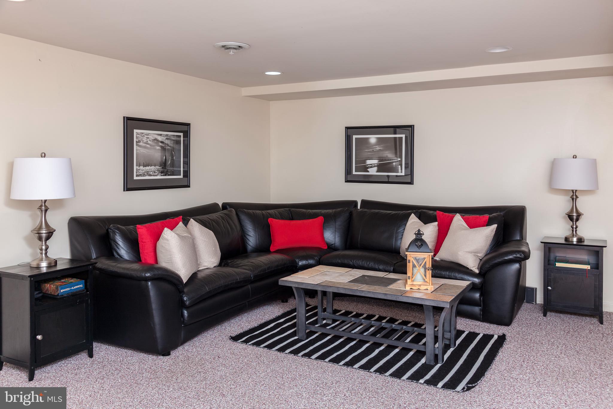 SCHOOLERS POND - Residential