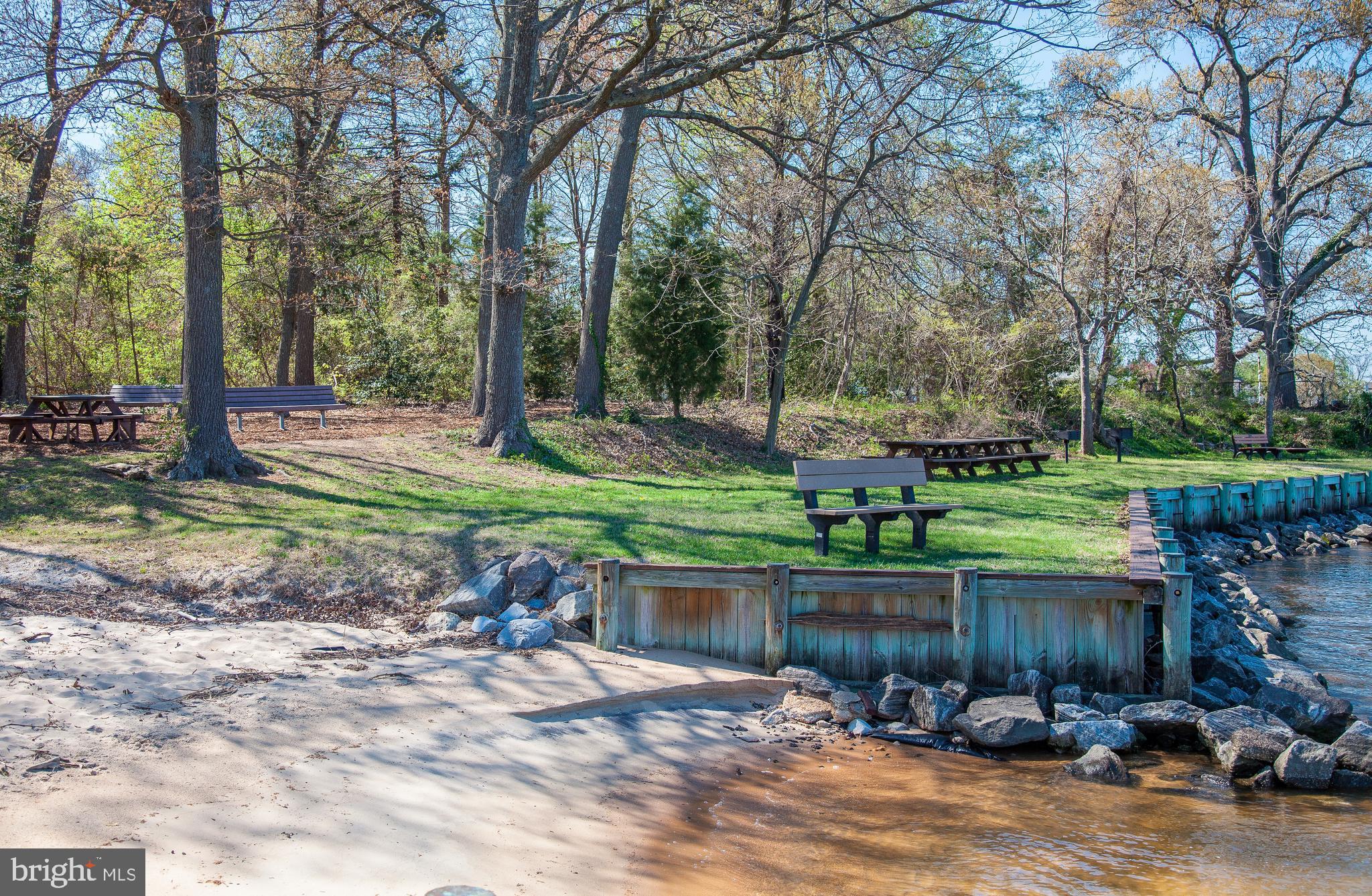 SCHOOLERS POND - Residential