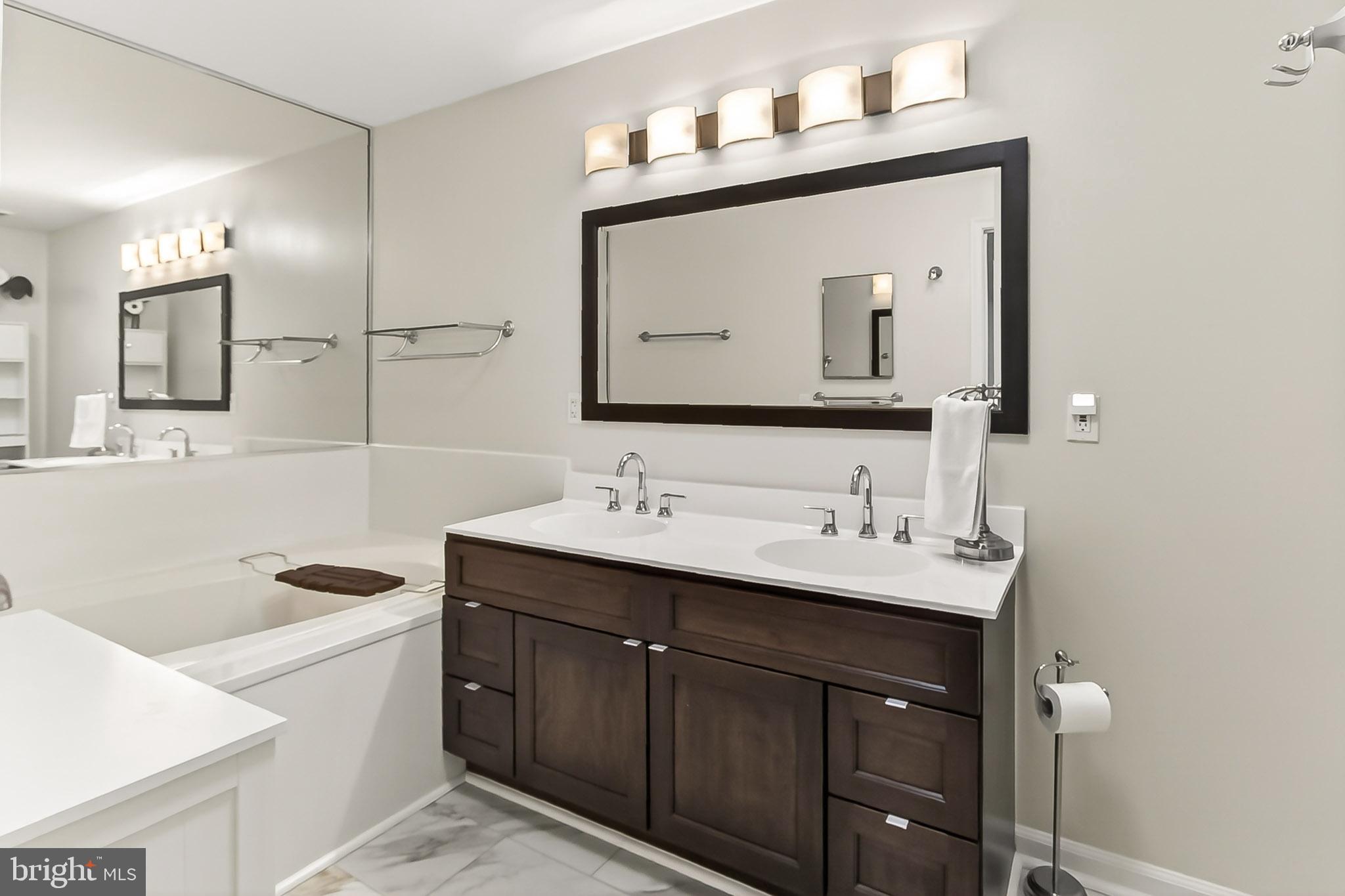 ASHBURN VILLAGE - Residential