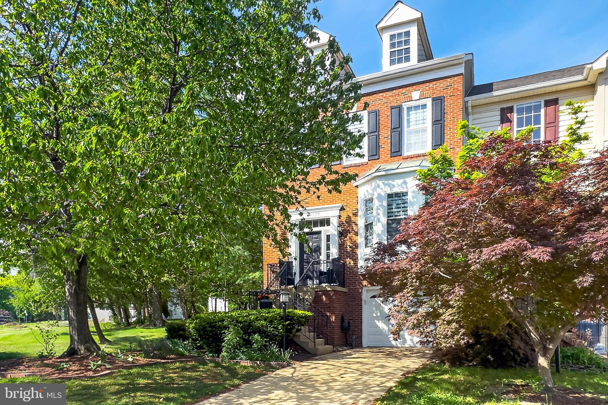 44039 KINGS ARMS SQUARE