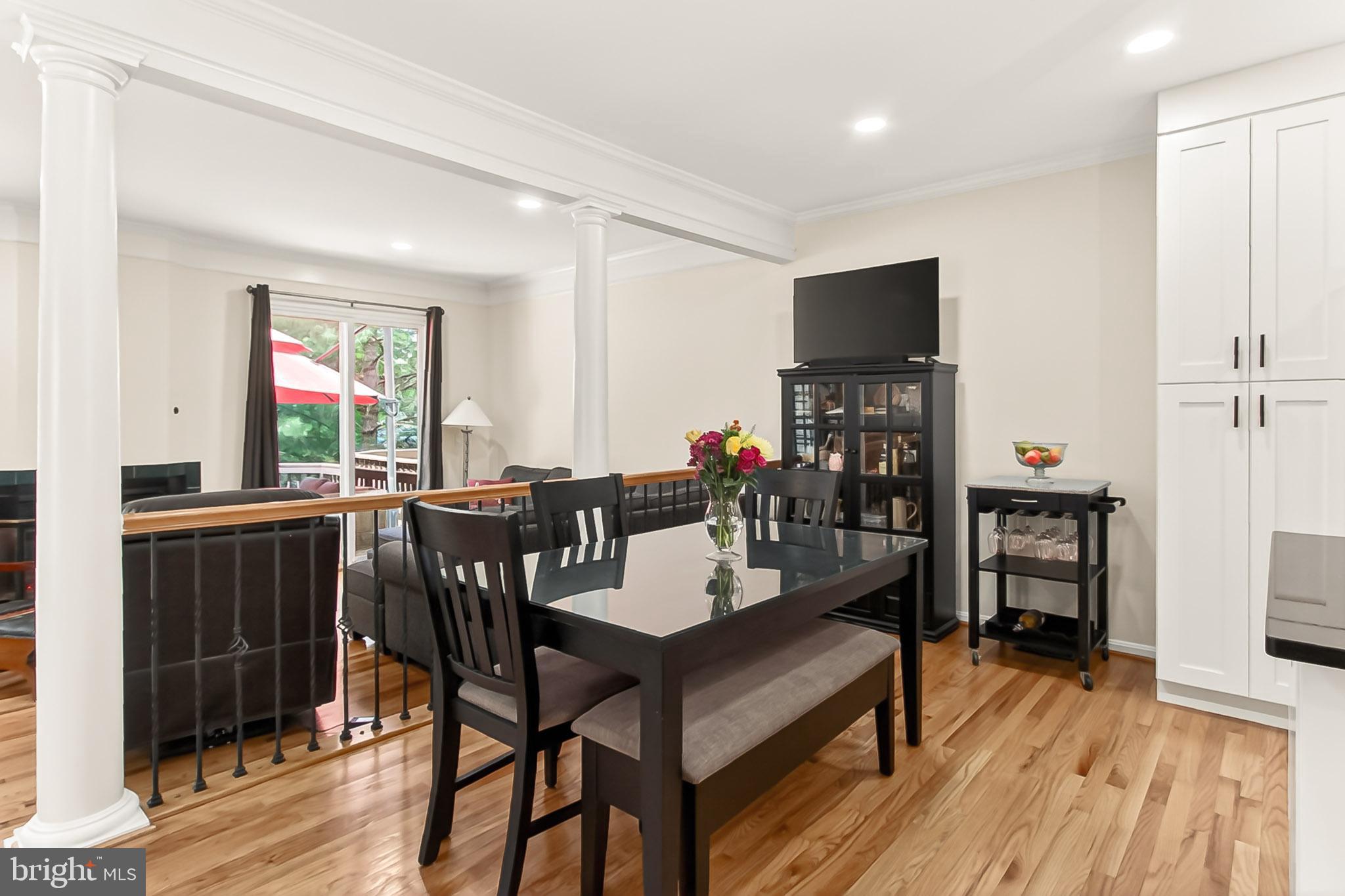 44039 KINGS ARMS SQUARE