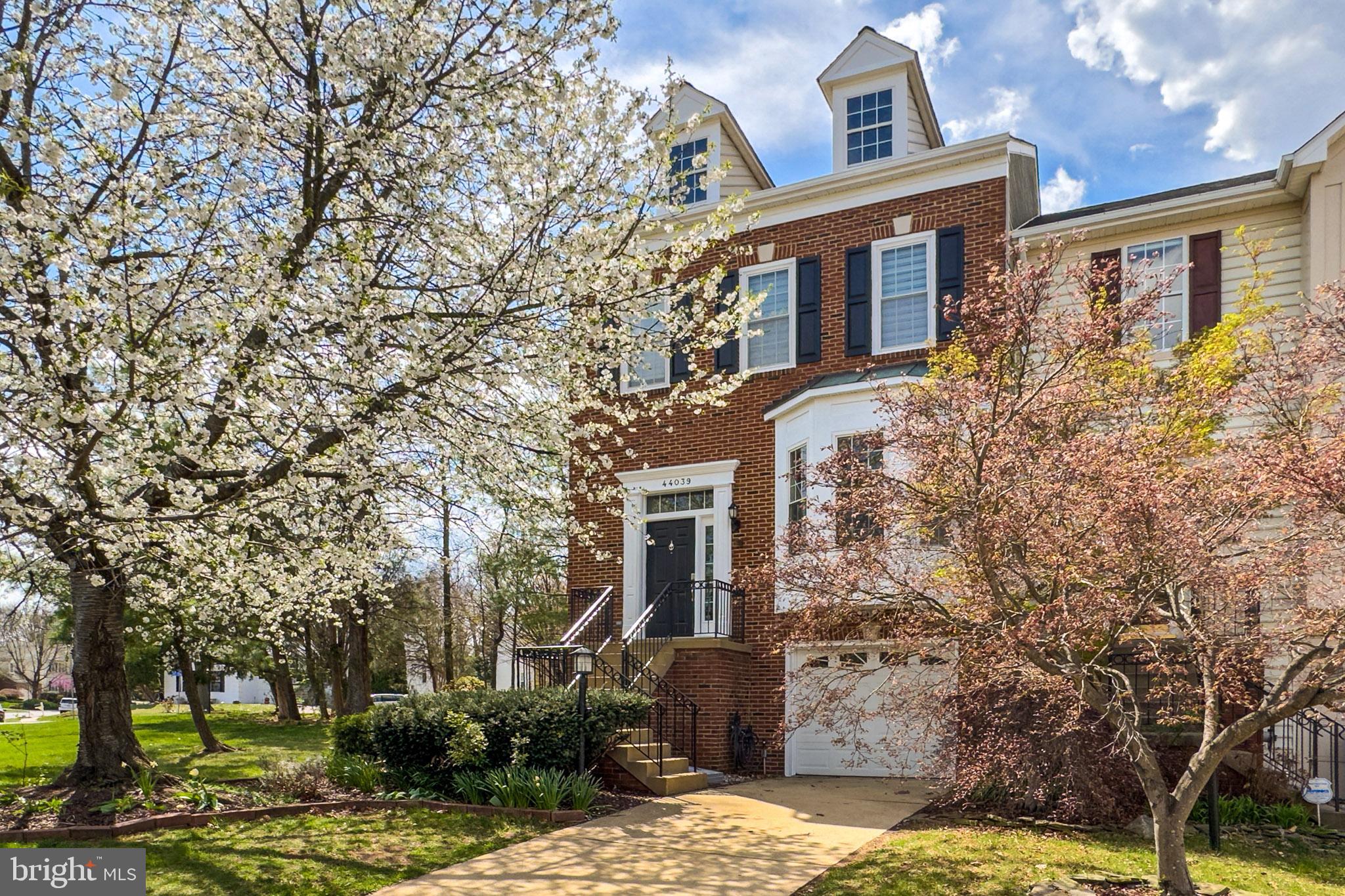 ASHBURN VILLAGE - Residential