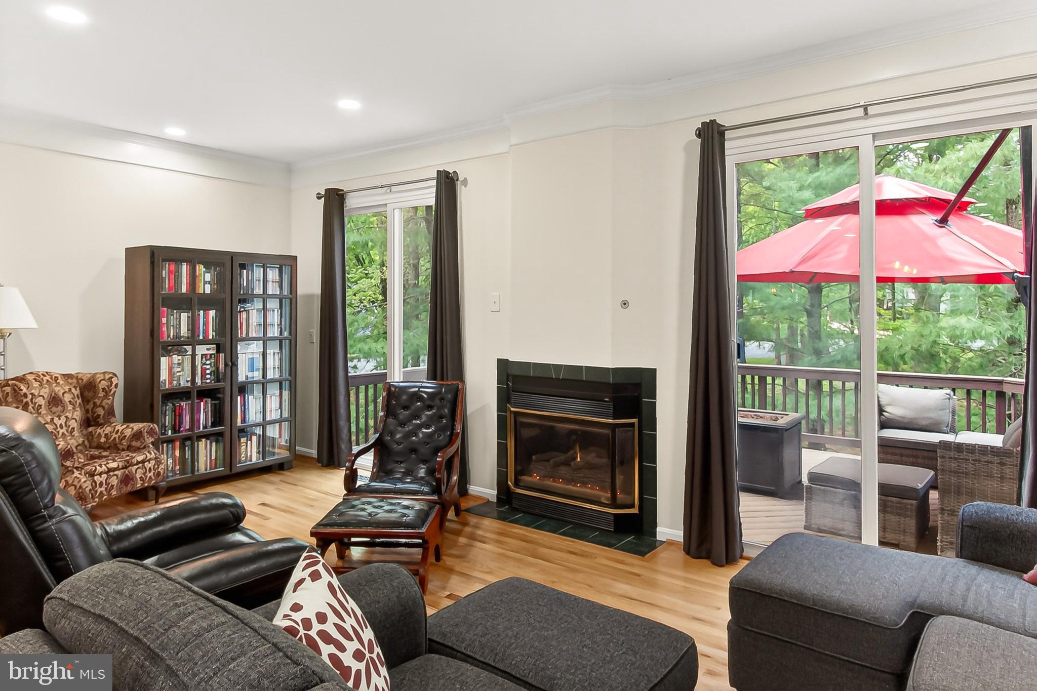 44039 KINGS ARMS SQUARE