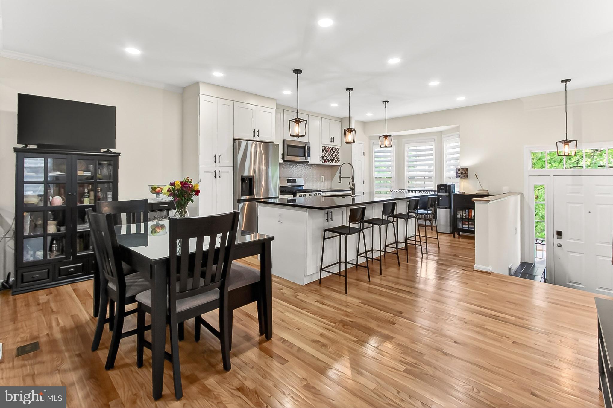 44039 KINGS ARMS SQUARE