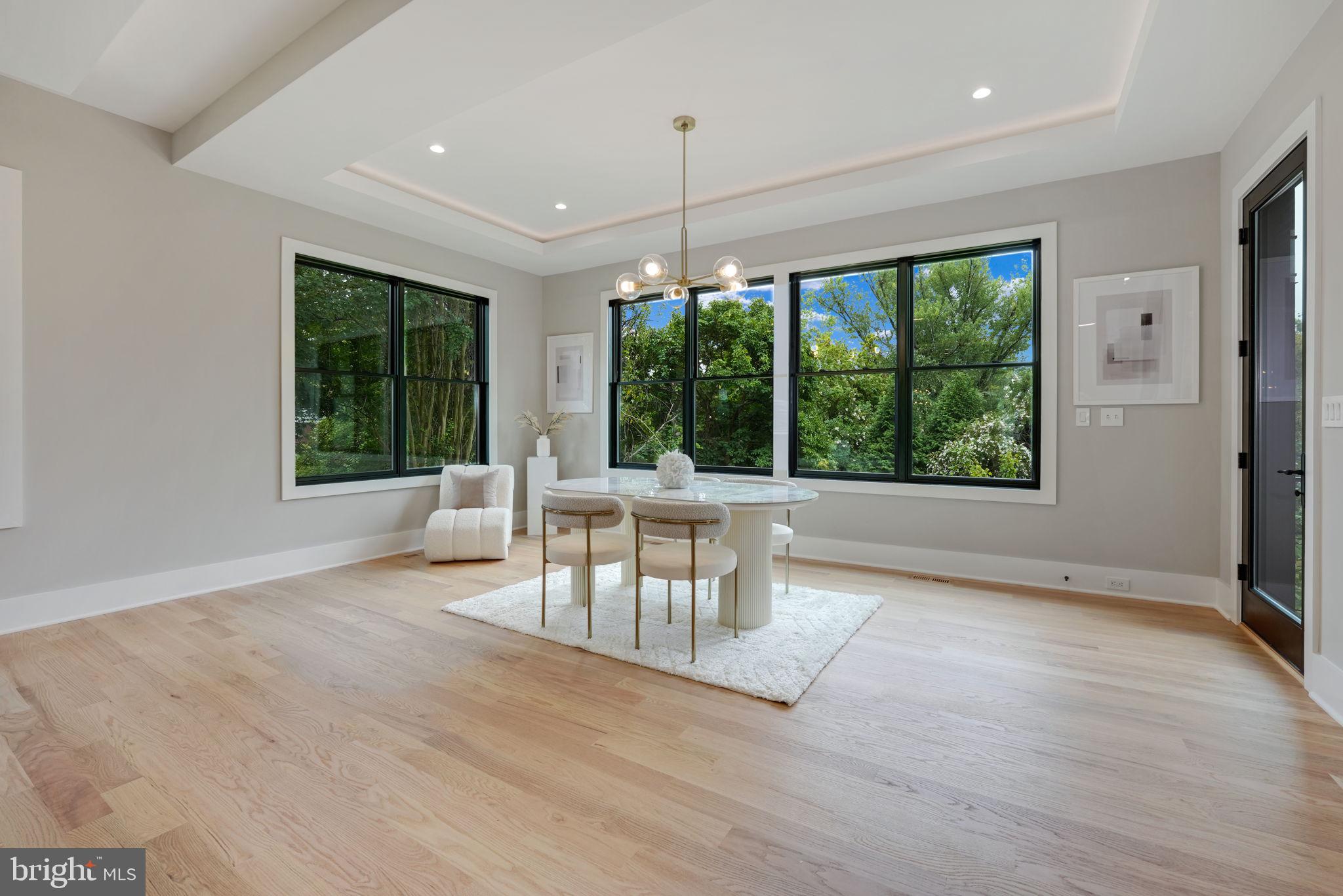 WESTHAMPTON - Residential