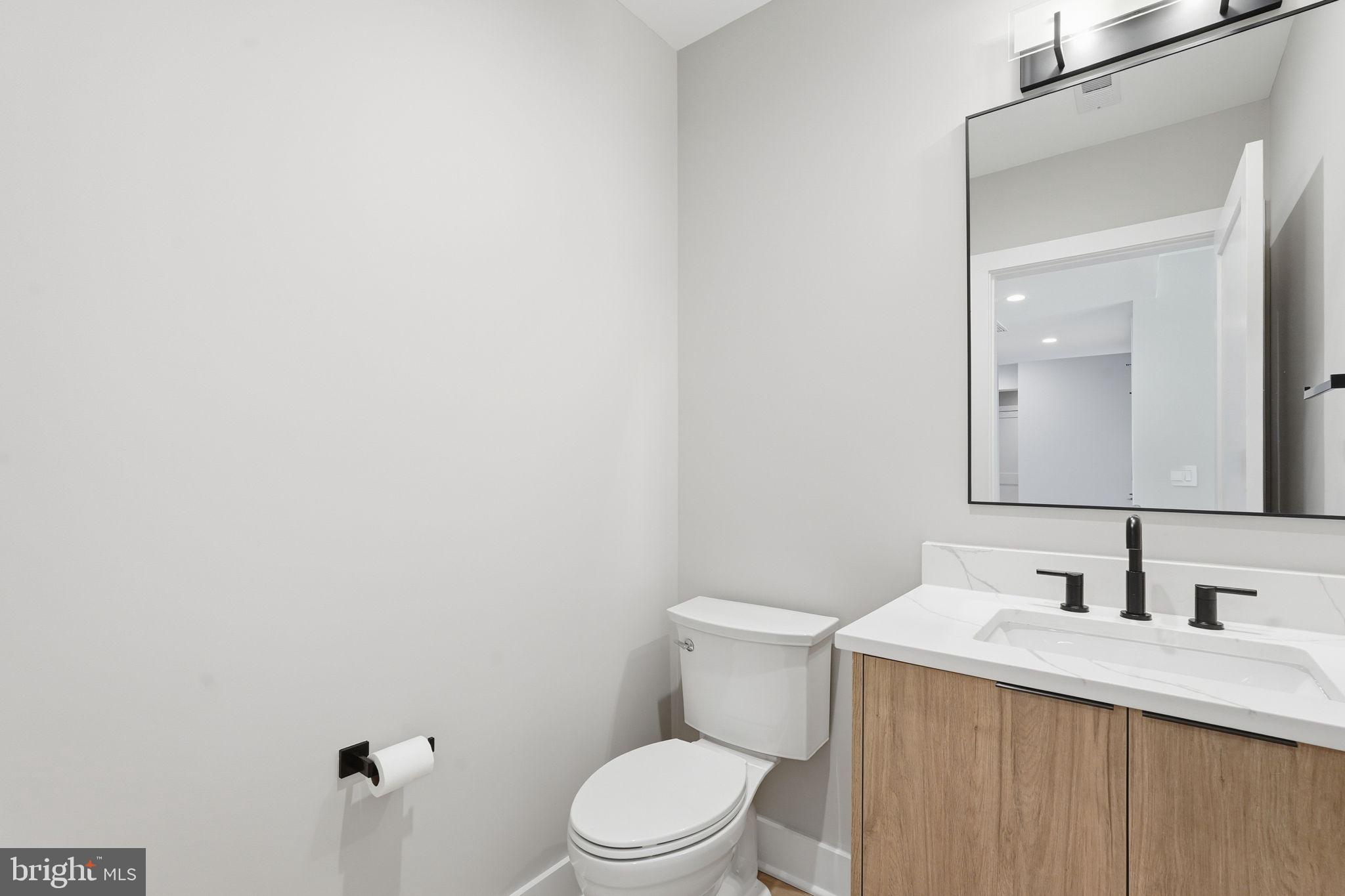 WESTHAMPTON - Residential