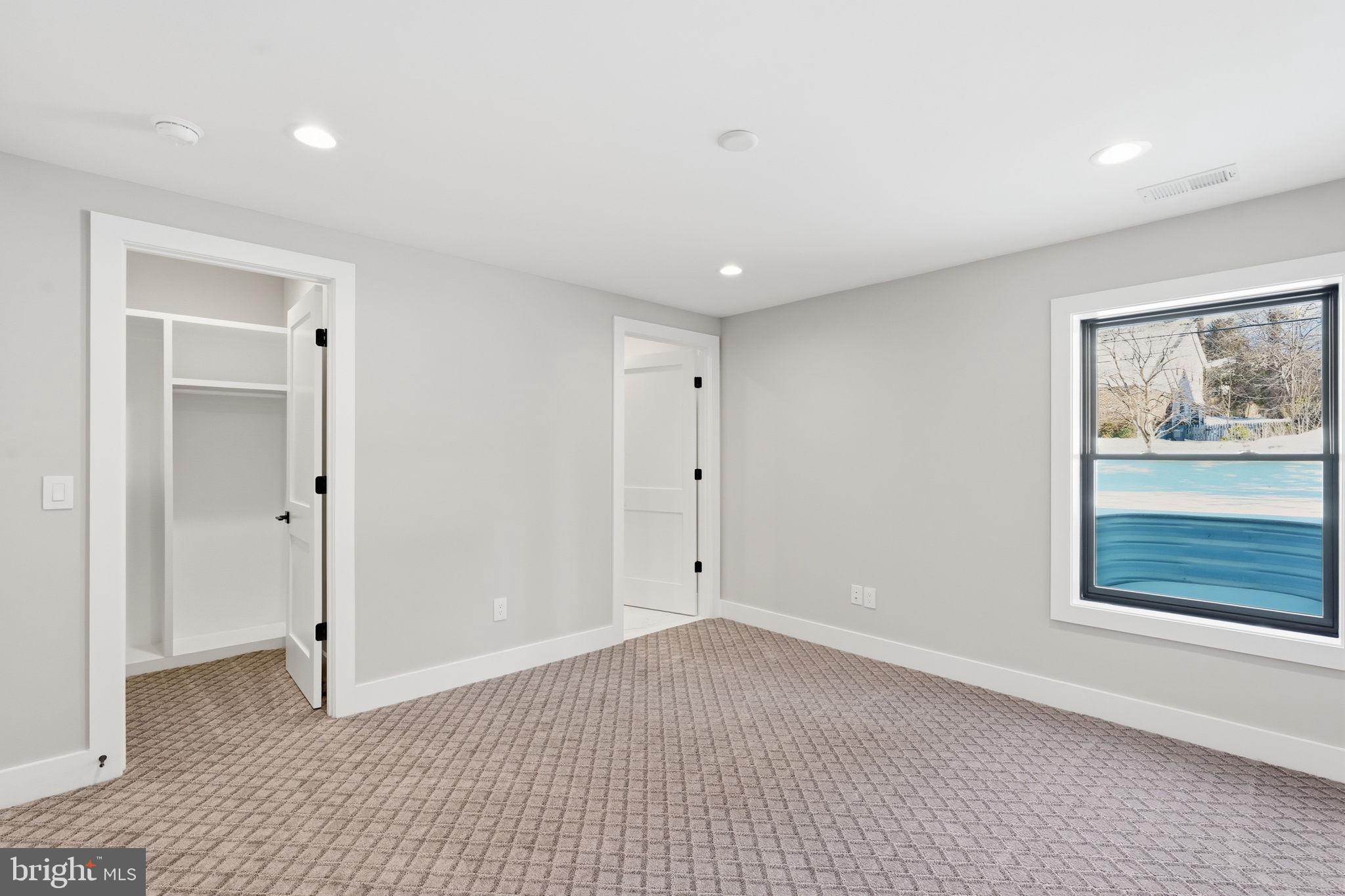 WESTHAMPTON - Residential