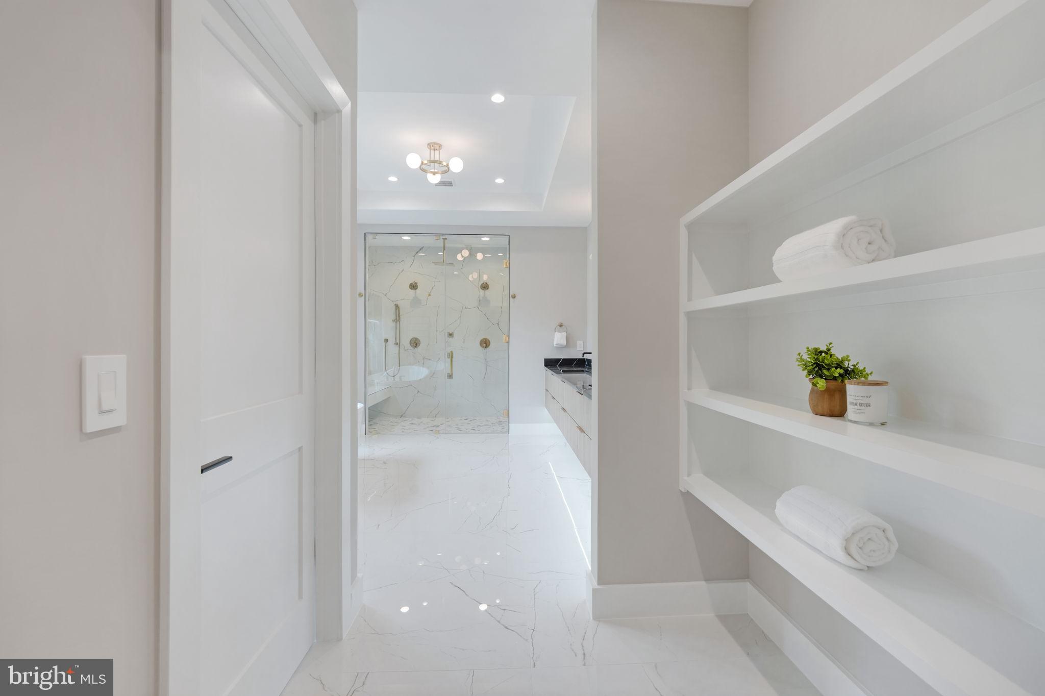 WESTHAMPTON - Residential