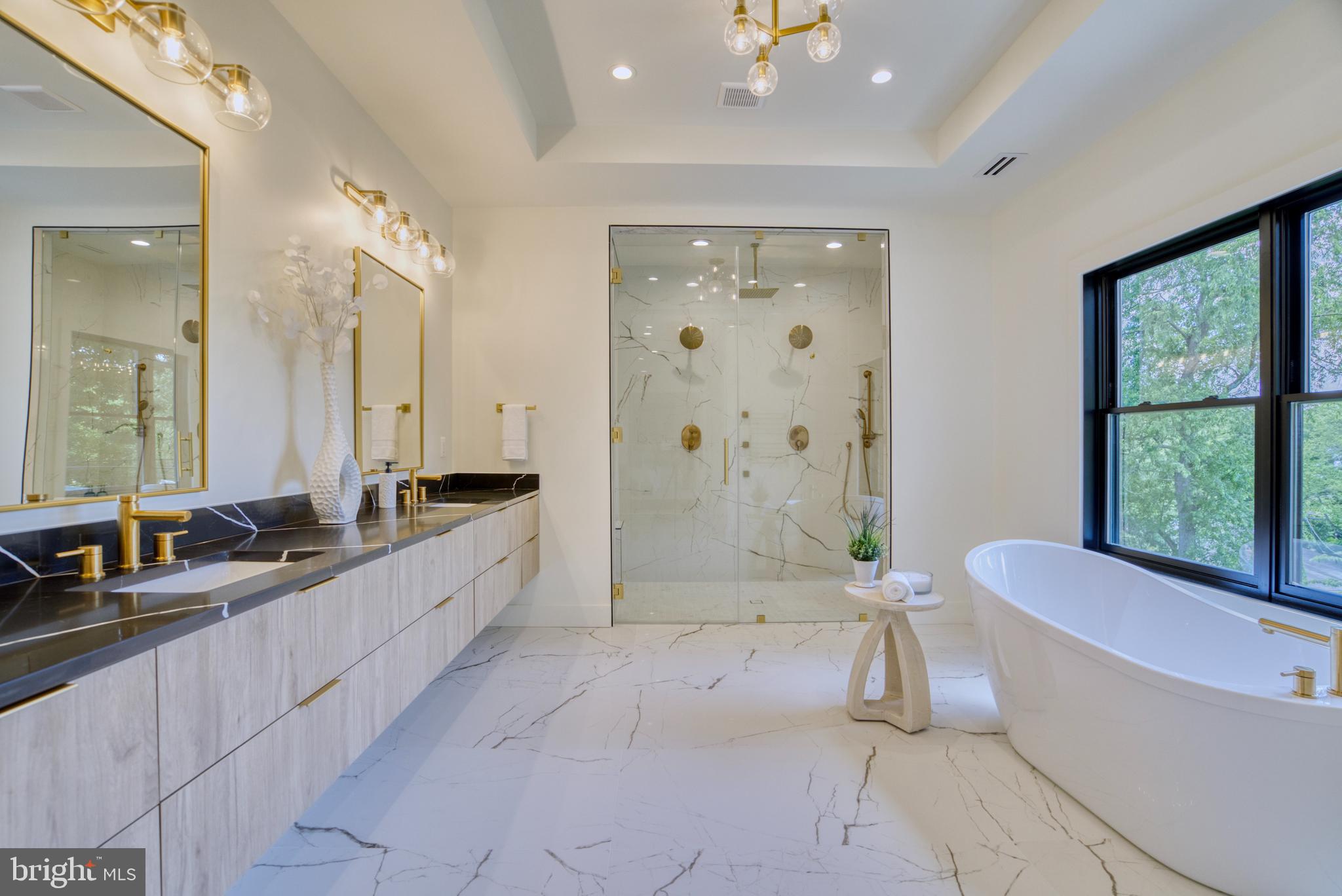 WESTHAMPTON - Residential