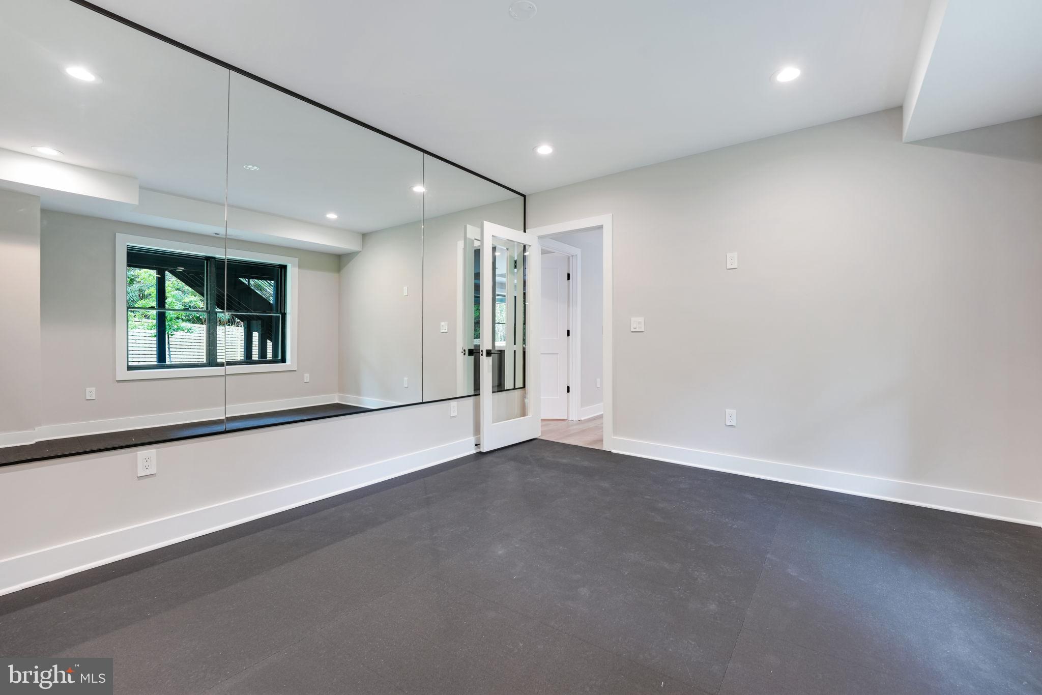 WESTHAMPTON - Residential