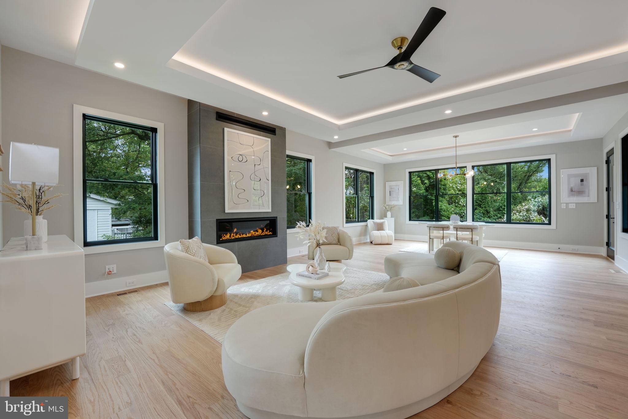 WESTHAMPTON - Residential