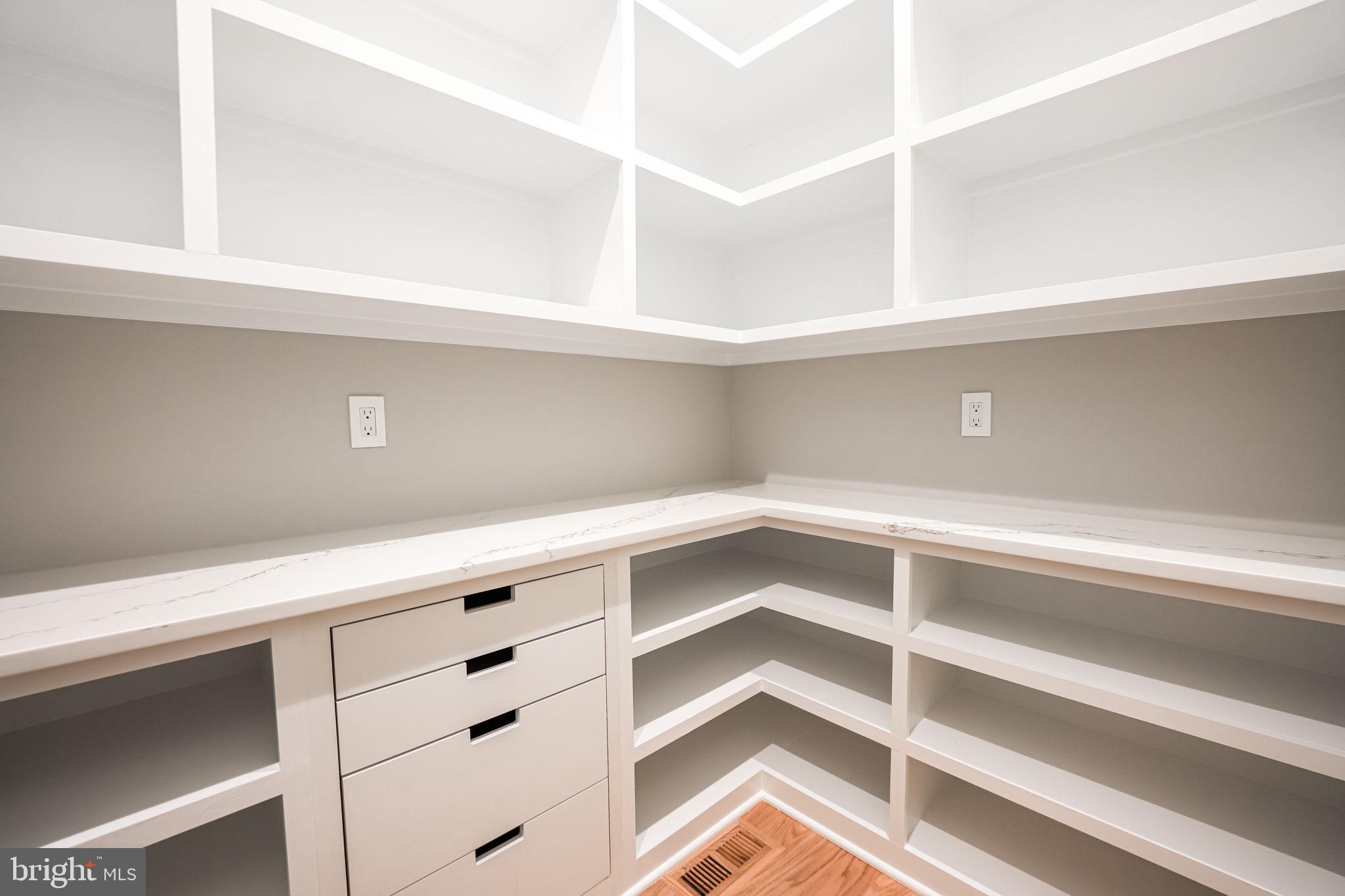 WESTHAMPTON - Residential