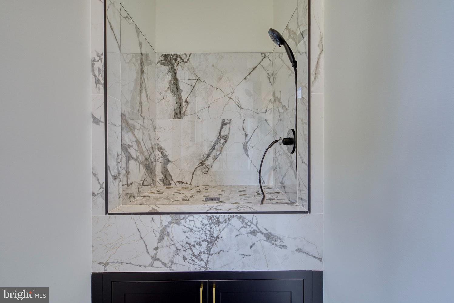 WESTHAMPTON - Residential