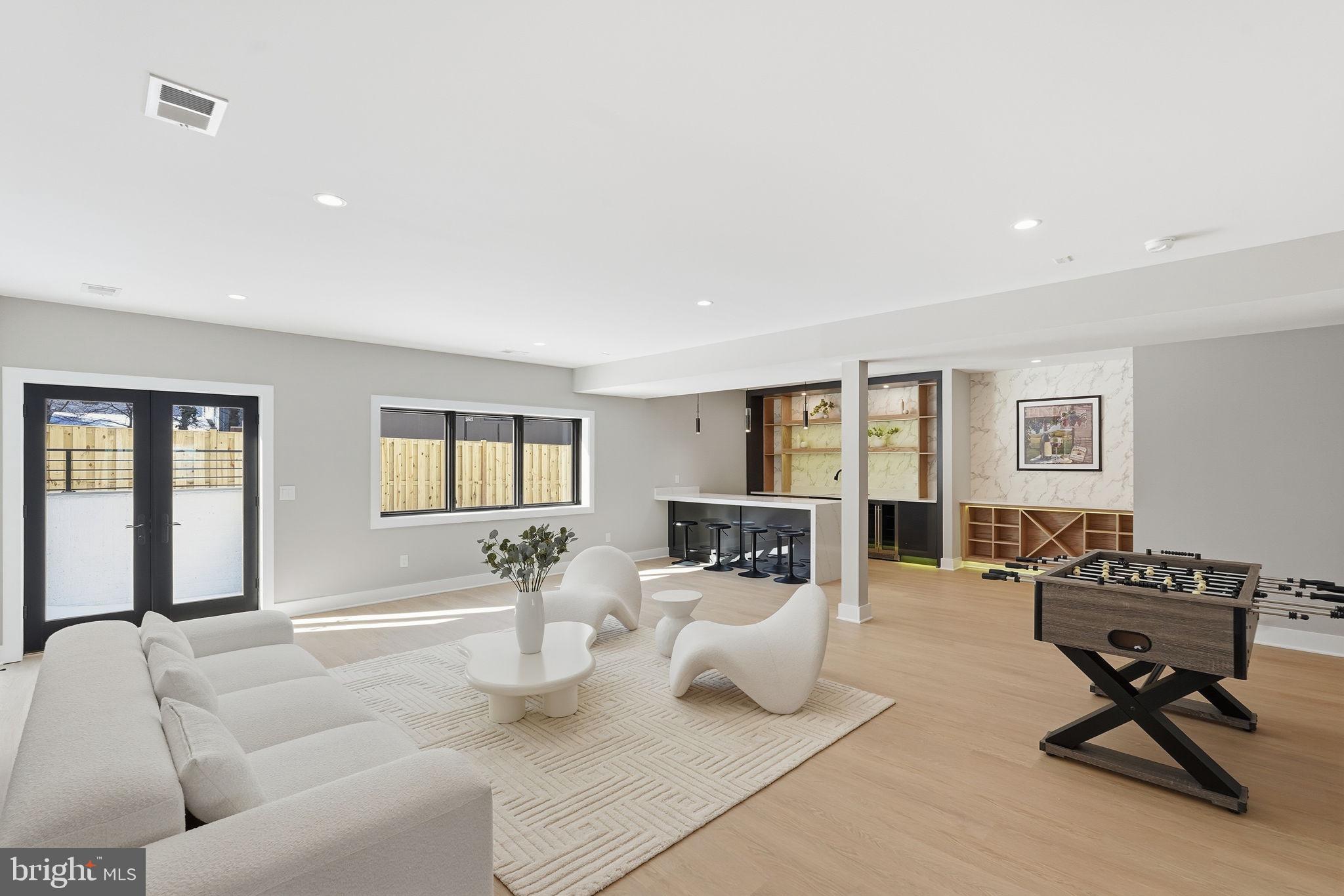 WESTHAMPTON - Residential